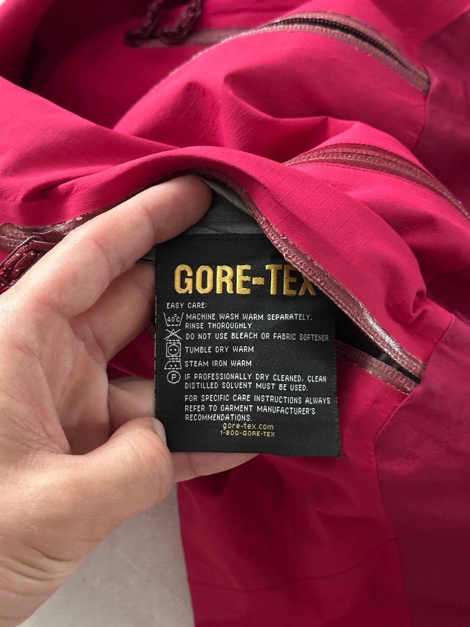 Arc'teryx Arc’teryx Gore-Tex Pro Beta AR Women’s Hooded Jacket Pink Size L / US 10 / IT 46 - 23 Thumbnail