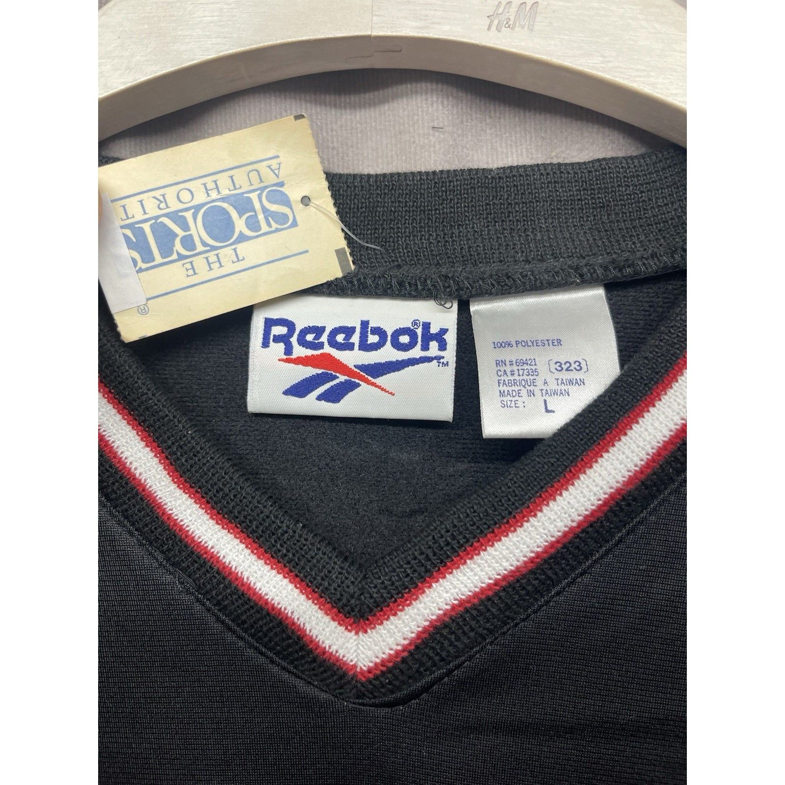 Reebok Vtg 1995 Reebok Basketball V-Neck Sweatshirt NWT Black Red W Size US L / EU 52-54 / 3 - 3 Thumbnail