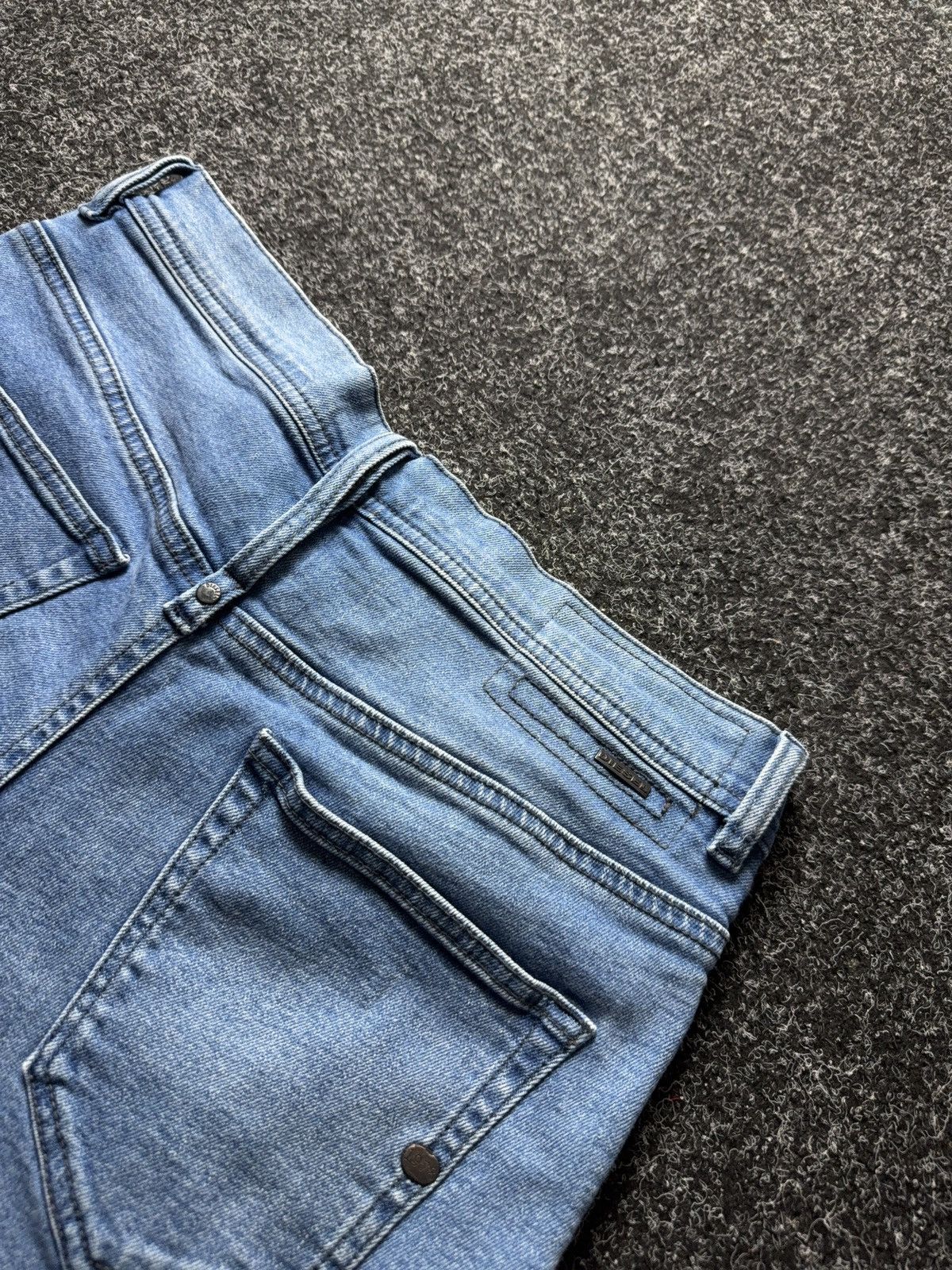 Diesel Luxury 00s Diesel Tapered Jeans Cropped Vintage Y2K Denim Size 30" / US 8 / IT 44 - 16 Thumbnail