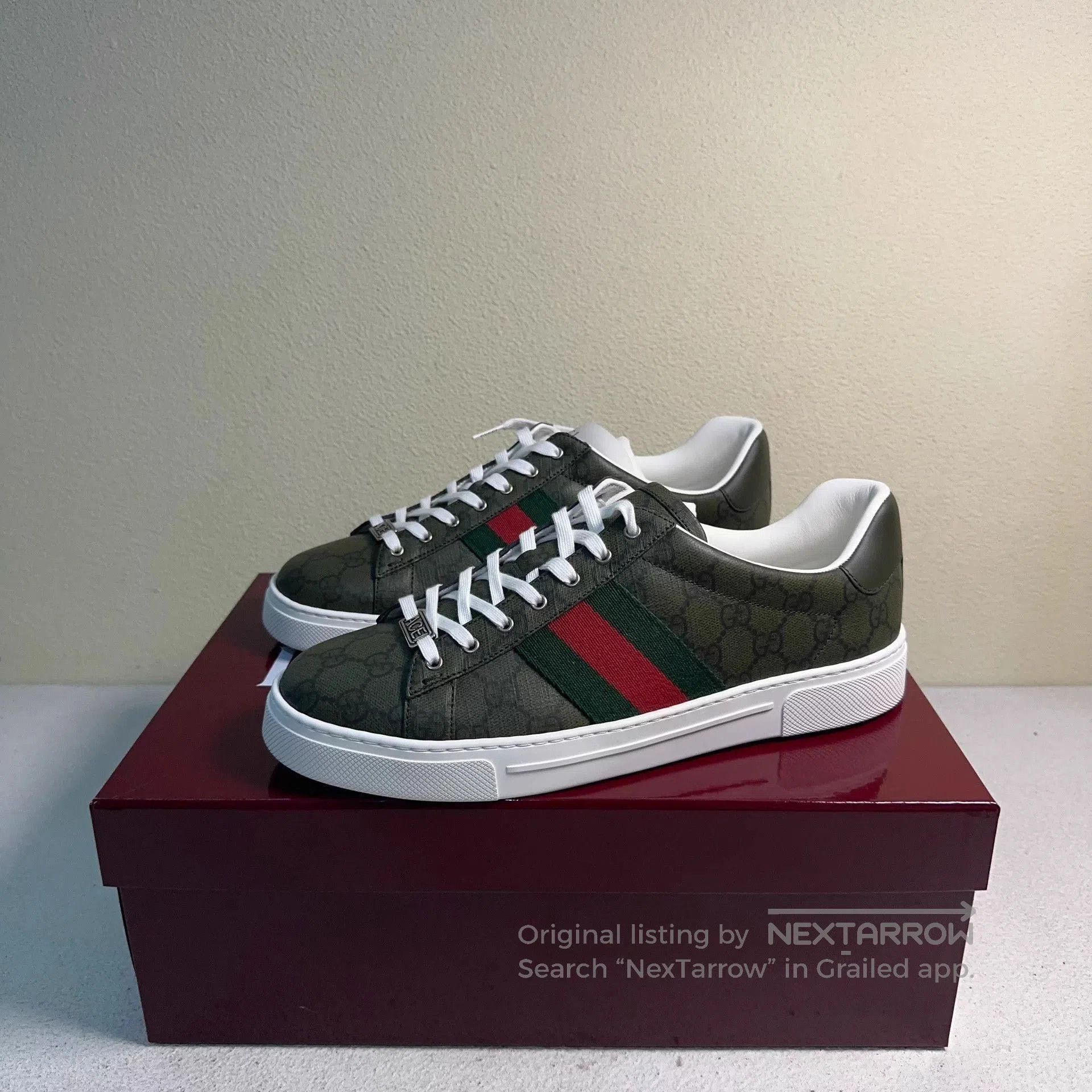 Gucci Green Low Top Sneakers with Stripe Design. Size US 10.5 / EU 43-44 - 1 Thumbnail
