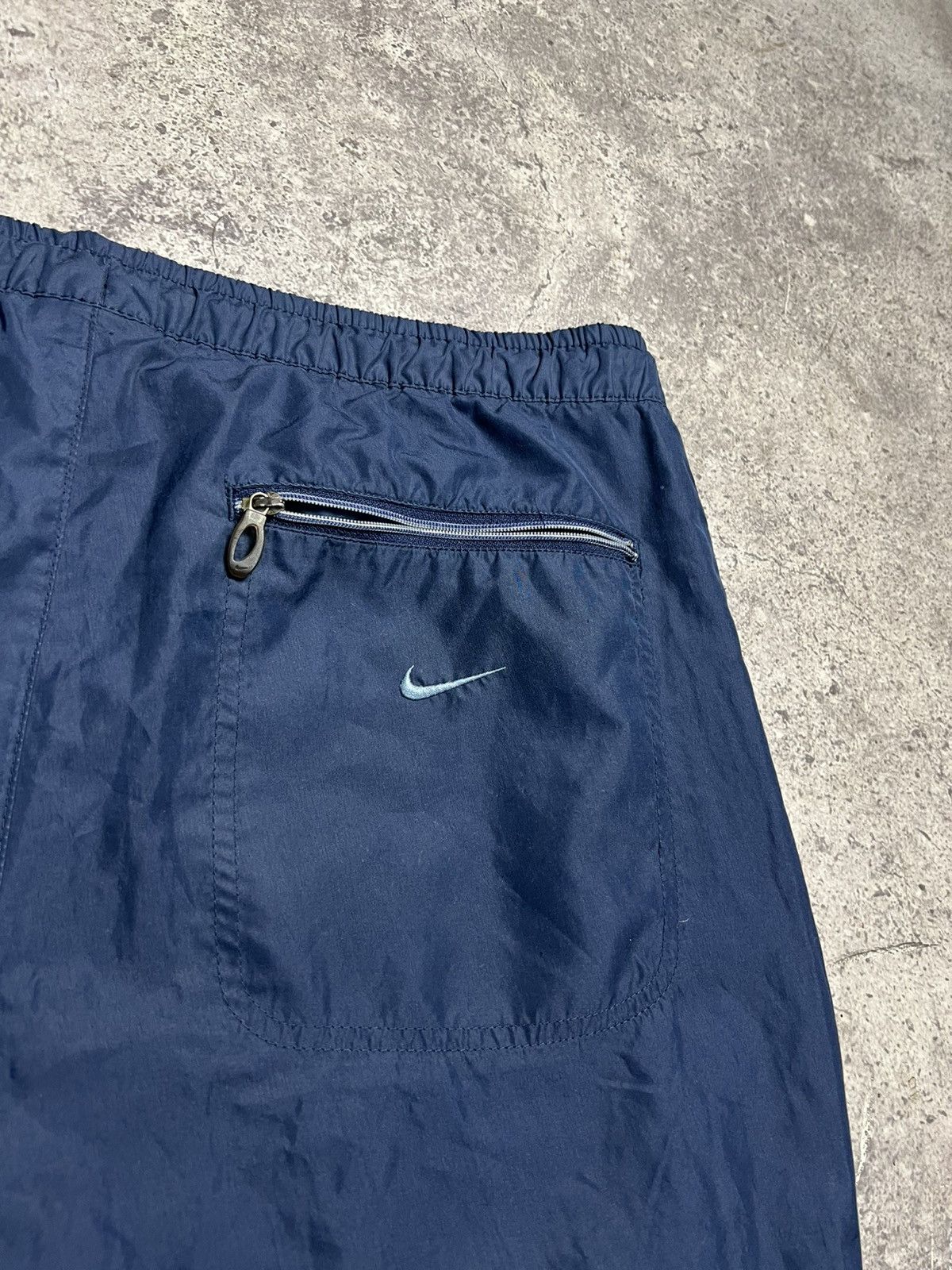 Nike Vintage Nike nylon pants in black with swoosh mens 00s Size US 32 / EU 48 - 10 Thumbnail