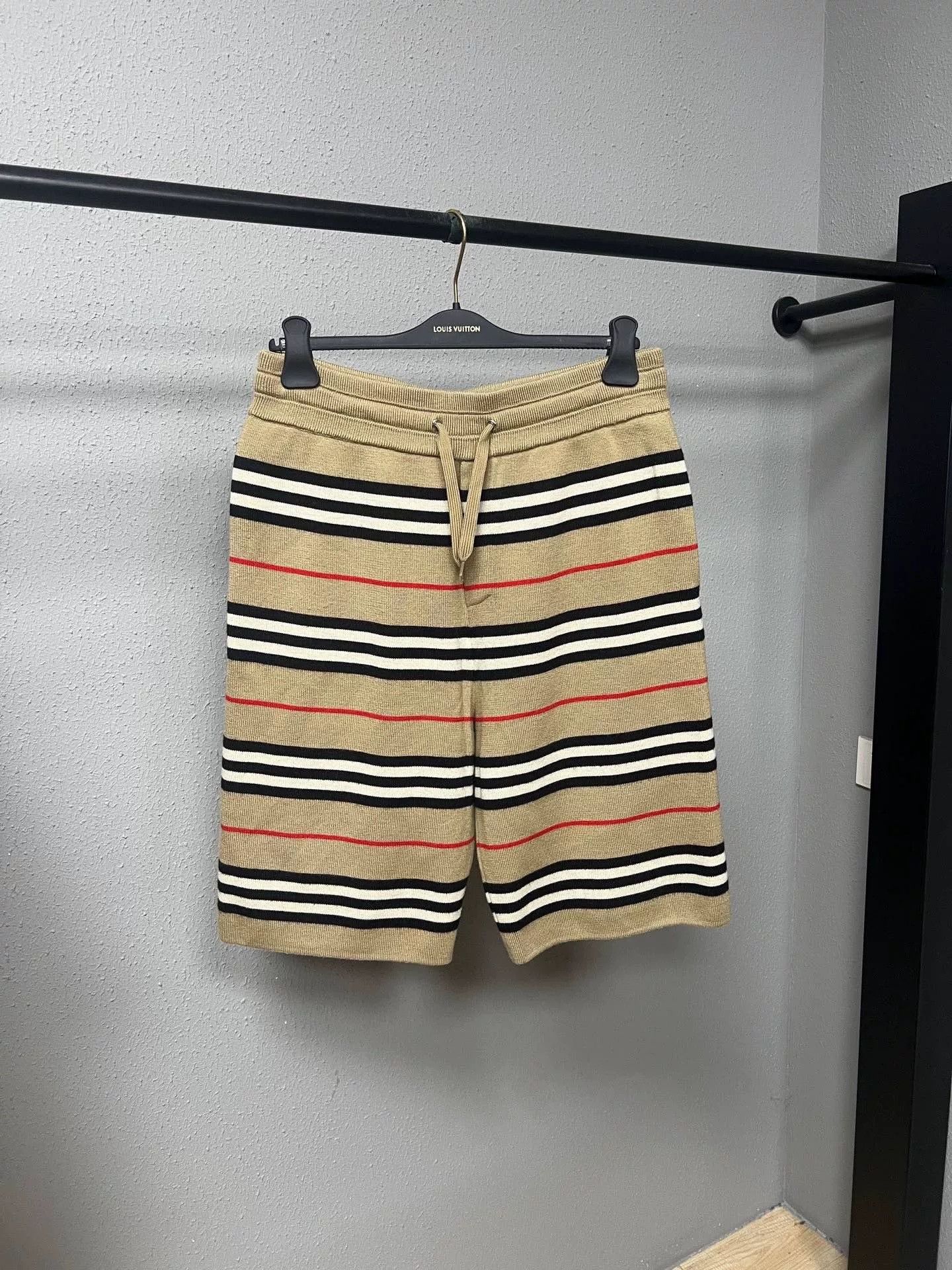 Burberry Burberry Classic Brown Wool Striped Shorts Size US 38 / EU 54 - 1 Thumbnail