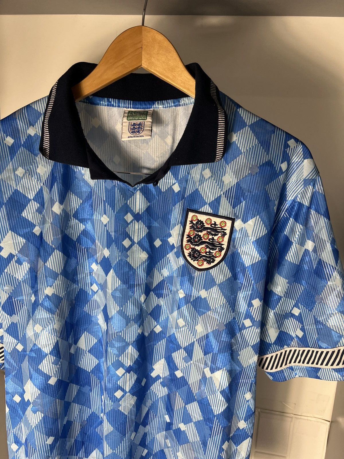 Vintage VERY RARE UMBRO ENGLAND RETRO SOCCER JERSEY MANCHESTER Y2K Size US L / EU 52-54 / 3 - 10 Thumbnail