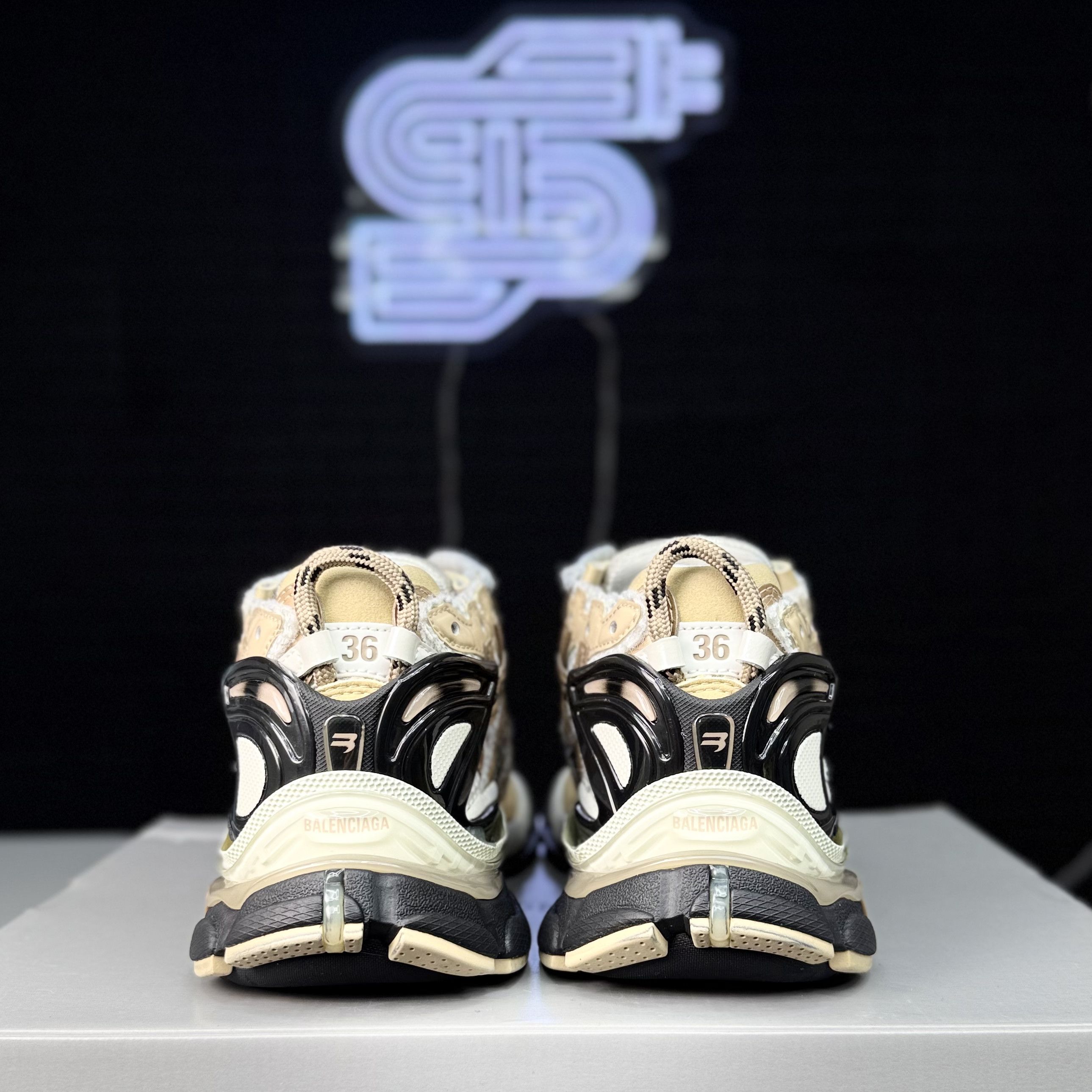 Balenciaga Balenciaga Runner White/Gold/Black Size US 6 / IT 36 - 6 Thumbnail