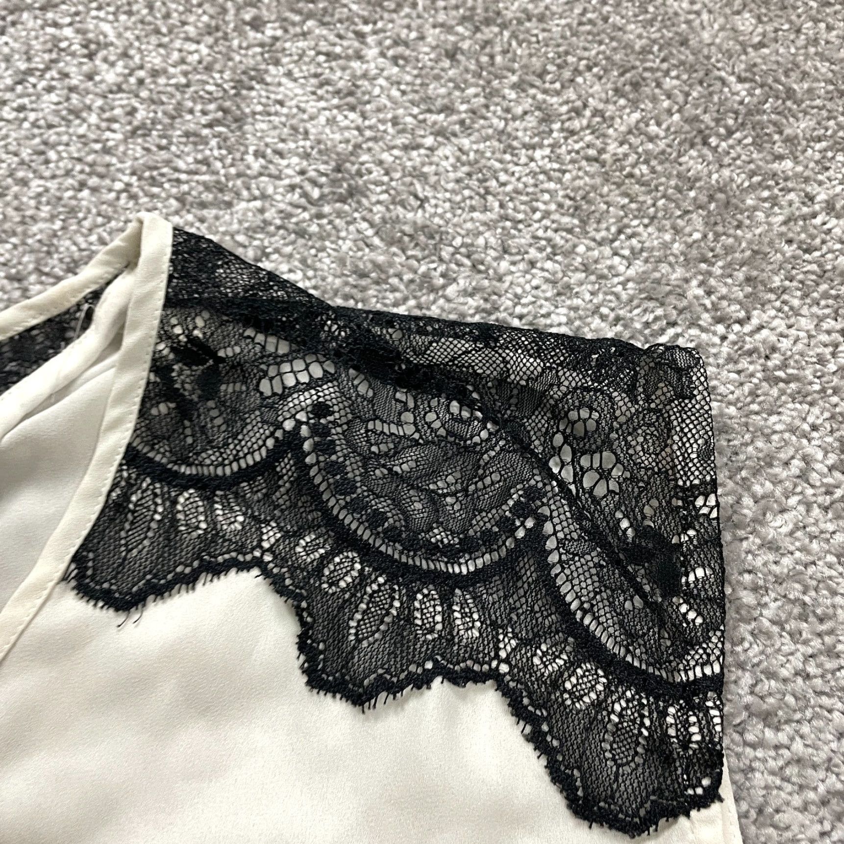 Banana Republic Banana Republic Tank Top Womens PXS White Lace V-Neck Sleeveless Blouse Size XS / US 0-2 / IT 36-38 - 7 Thumbnail
