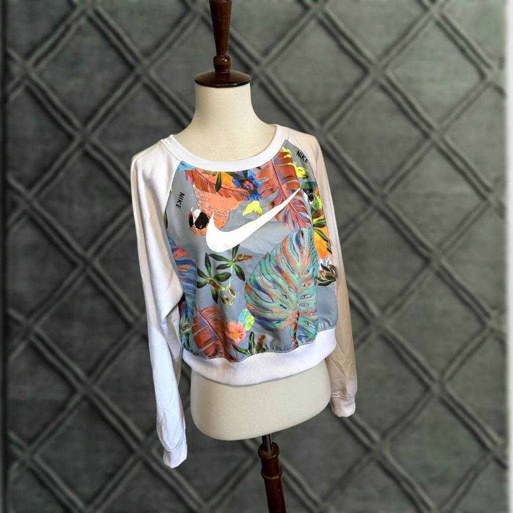 Nike Nike Hyper Femme Crop Sweatshirt Womens Medium White Tropical Parrot Pullover Size M / US 6-8 / IT 42-44 - 1 Thumbnail