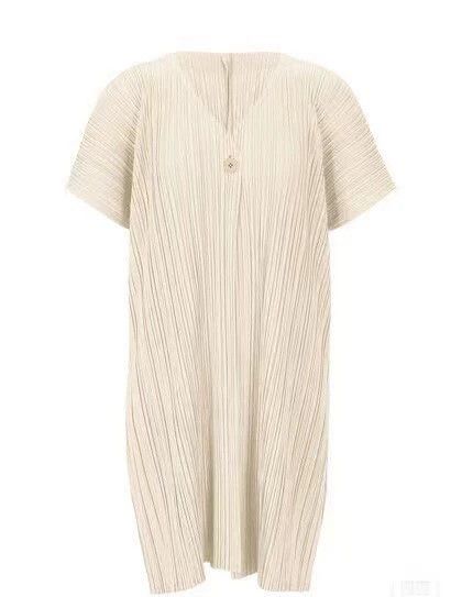 Issey Miyake Issey Miyake Beige pleated coat Size M / US 6-8 / IT 42-44 - 1 Thumbnail