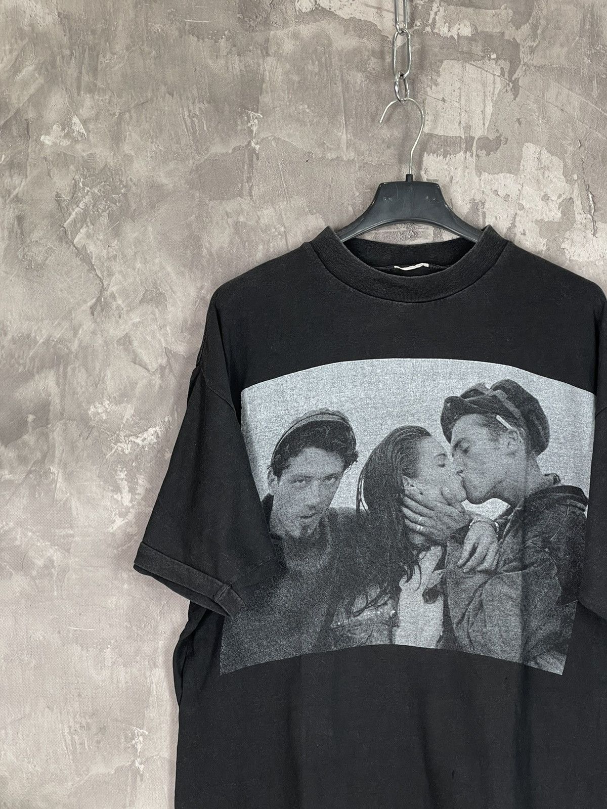 Japanese Brand Avant Garde Vintage Faded Distressed 90s “Kiss” T shirt Size US L / EU 52-54 / 3 - 3 Thumbnail