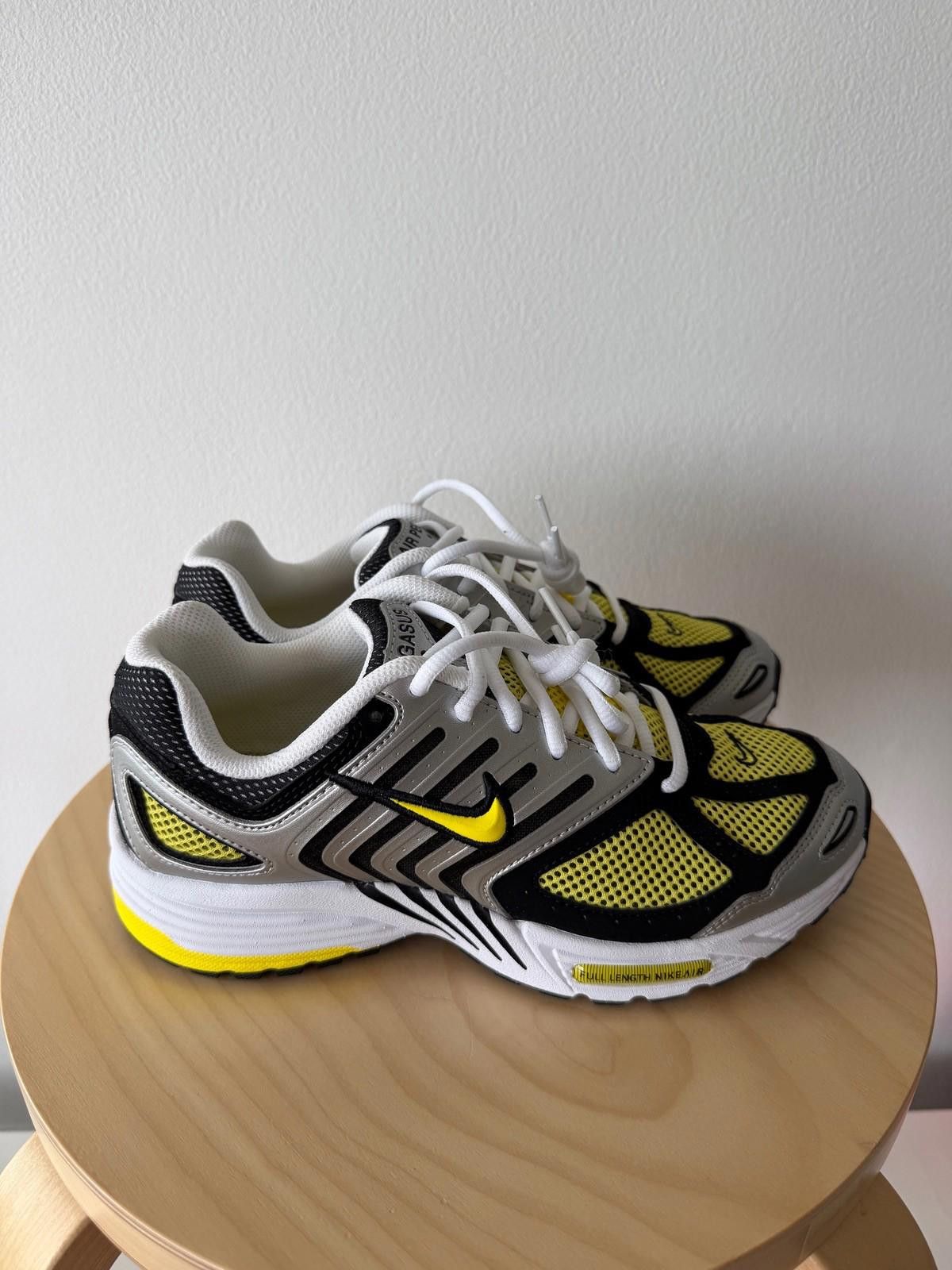 Nike new nike womens w air pegasus 2005 sneakers shoes white 9 40 Size US 7 / IT 37 - 2 Thumbnail