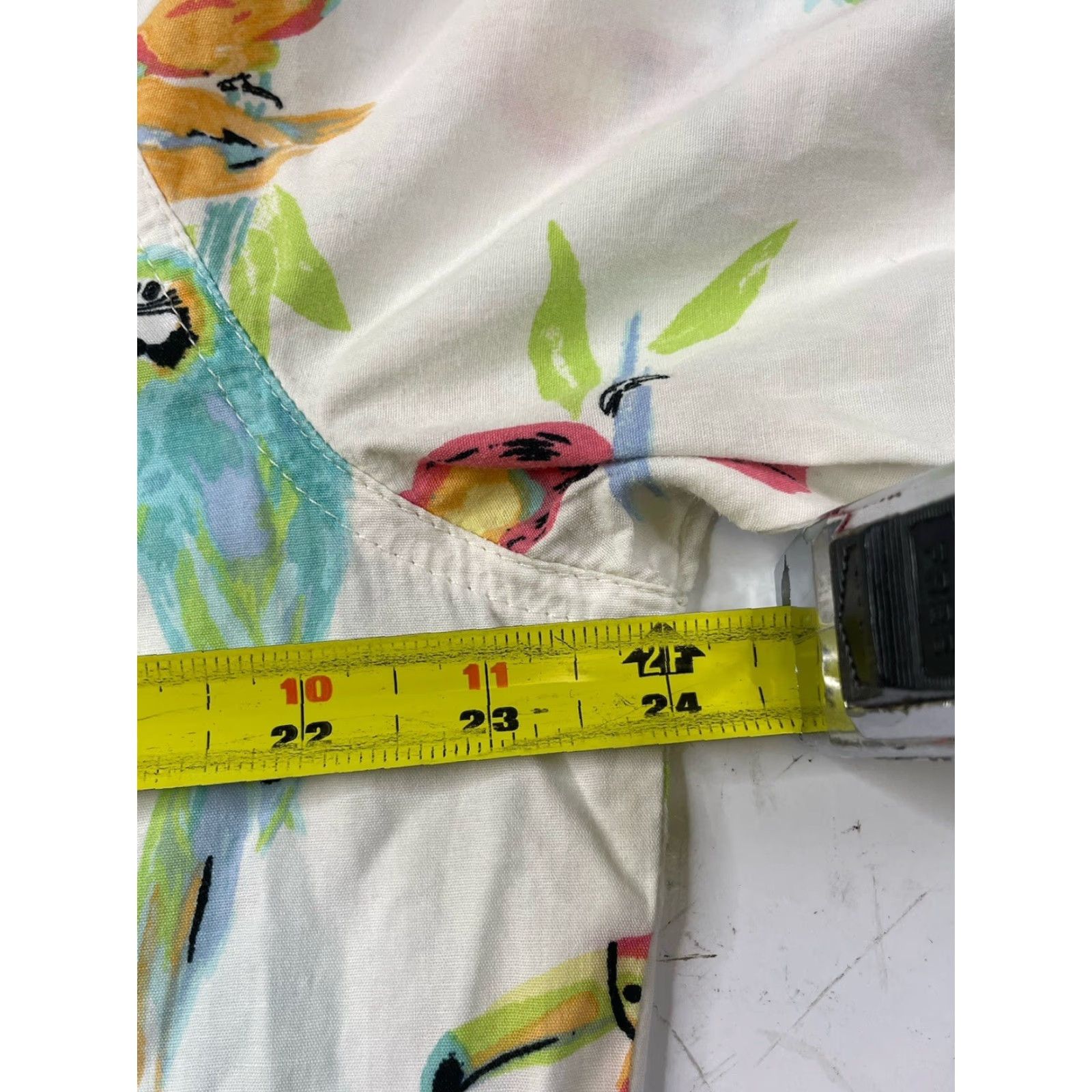 Chubbies Chubbies Shirt Parrot Macaw The Nutter Popover Button-Up Short Sleeve White L Mens Large Birds Size US L / EU 52-54 / 3 - 6 Thumbnail