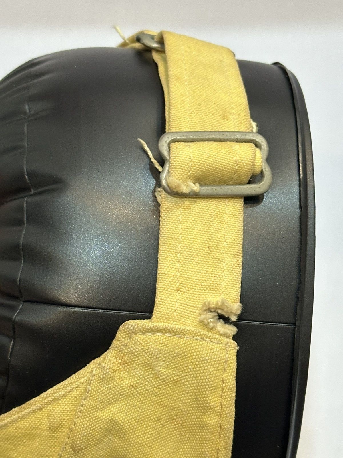 Vintage vintage yellow cap branding for White Horse Scotch Whisky. Size ONE SIZE - 6 Thumbnail