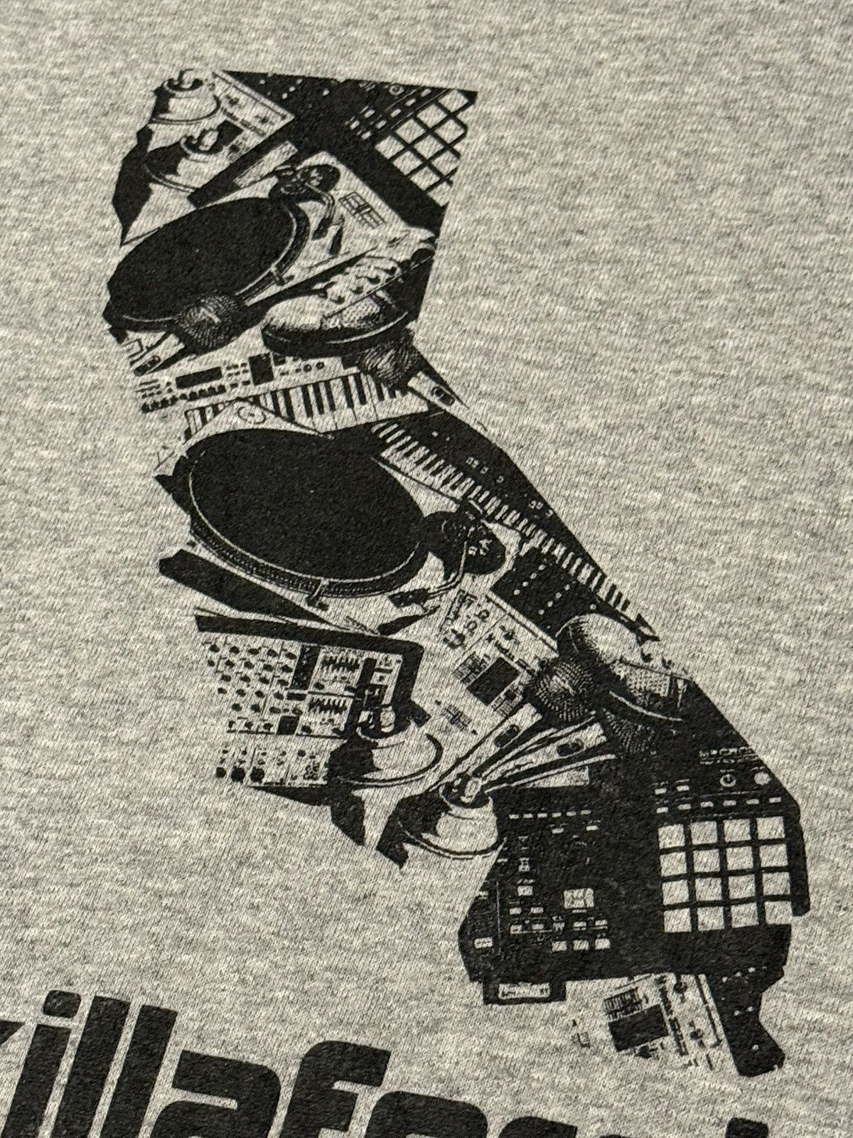 Other Vintage Edu Athlcs Skillafornia Hip Hop DJ Tee T-Shirt VNDS Size US XL / EU 56 / 4 - 6 Thumbnail