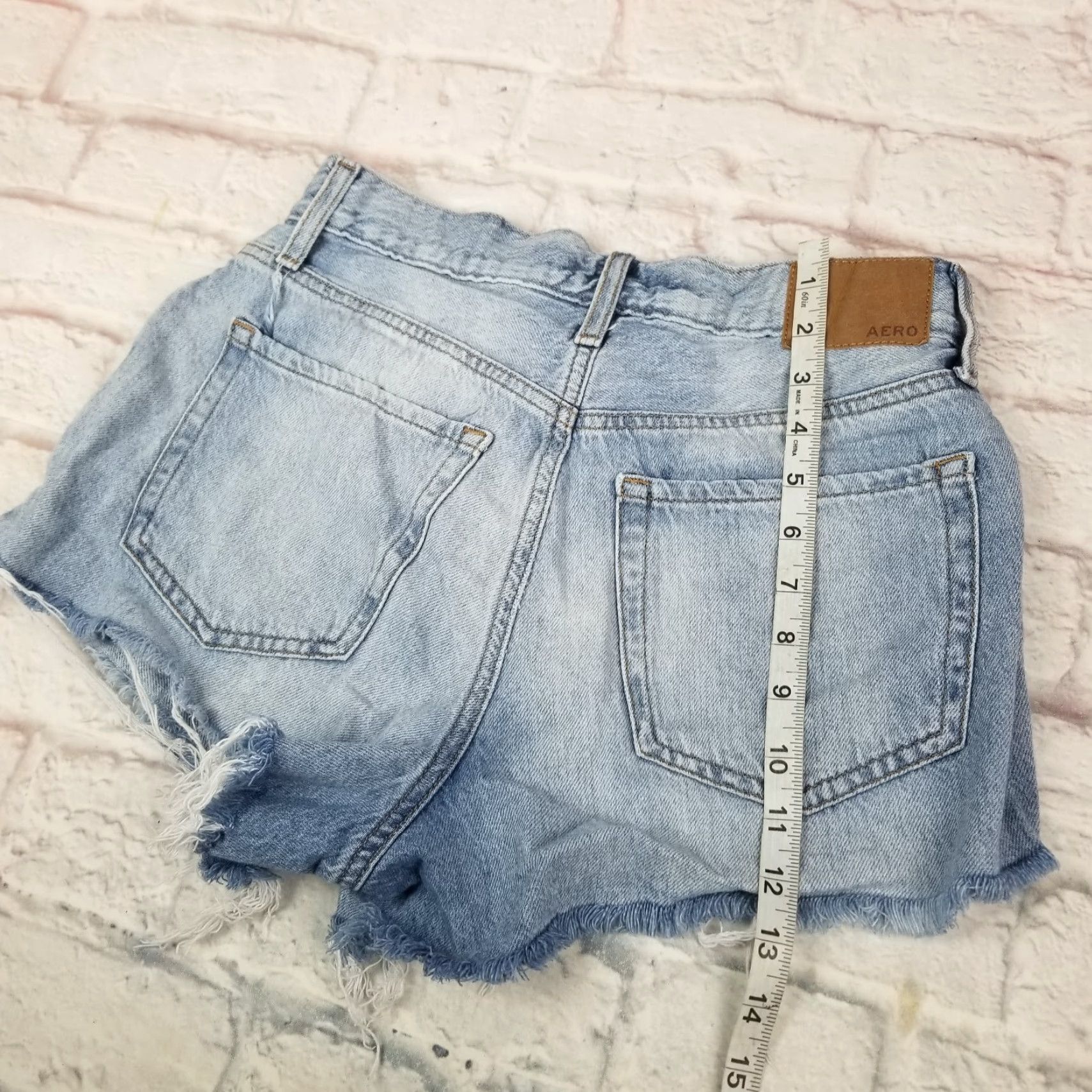 Vintage Aeropostale Womens Shorts Size 4 Blue Light Wash High Rise Mom Cut-off Size 27" / US 4 / IT 40 - 7 Thumbnail