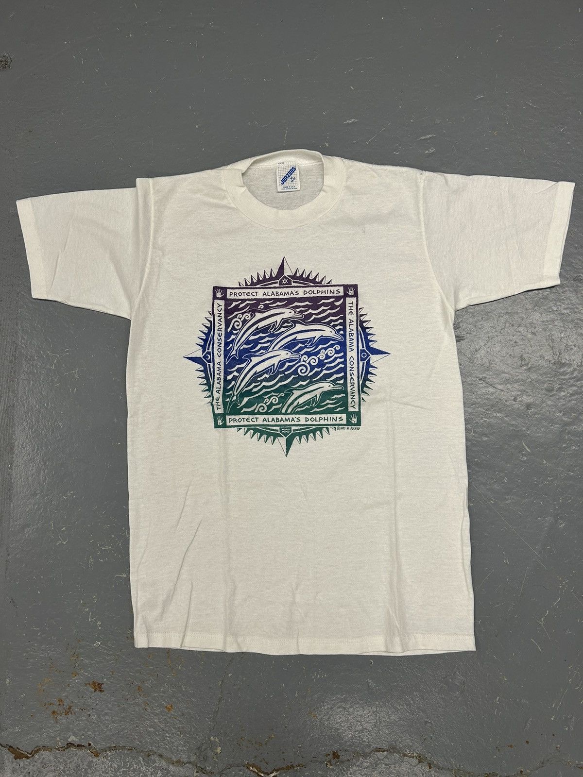 Other Crazy Vintage 1990 Essential Alabama Dolphin White Tee Shirt Size US S / EU 44-46 / 1 - 1 Thumbnail