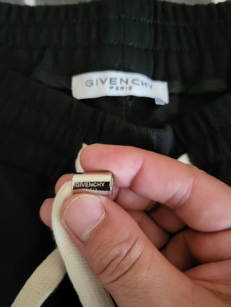 Givenchy Givenchy SizeS Shorts with a stylish fit, comfortable fabri Size US 30 / EU 46 - 2 Thumbnail