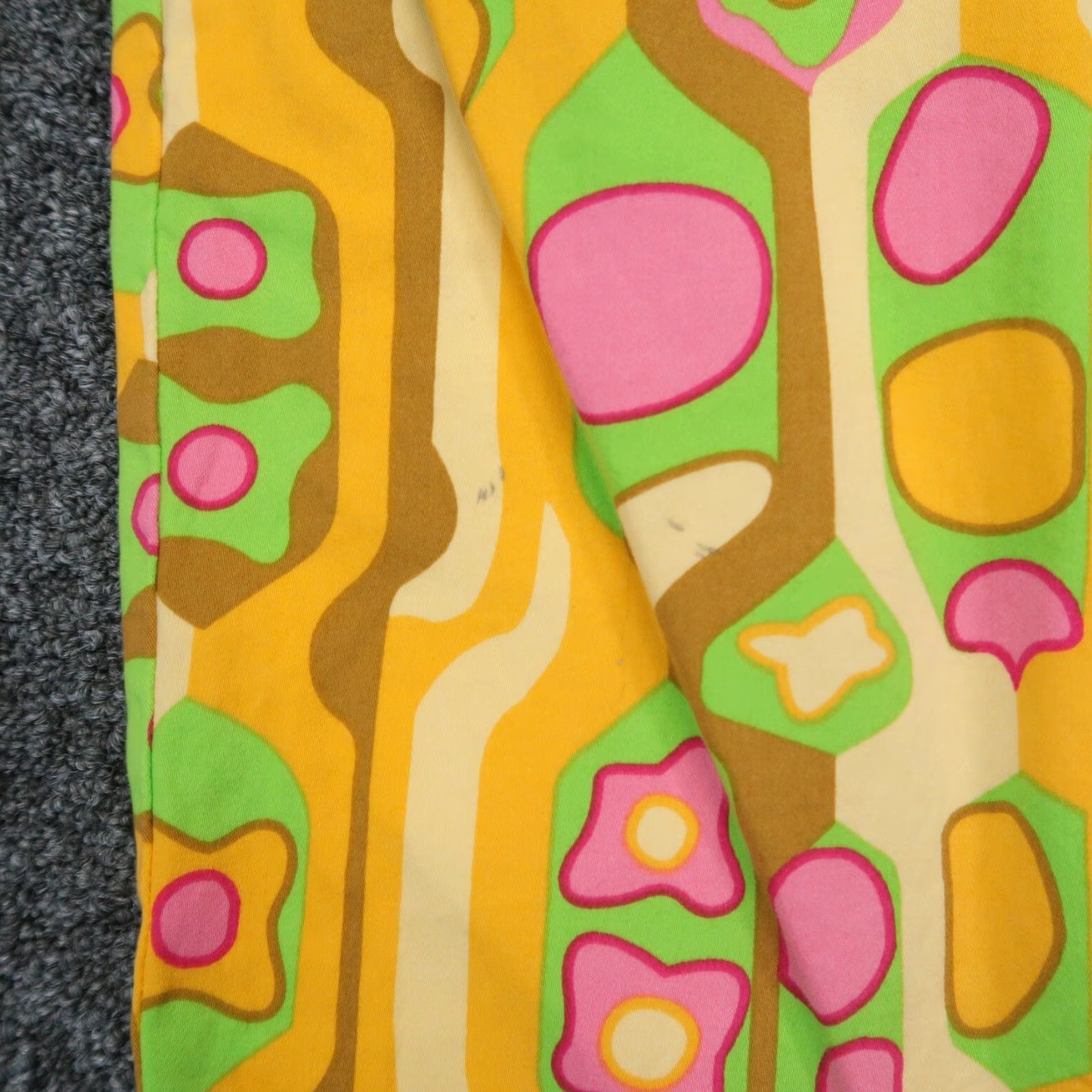 VINTAGE Loudmouth Golf Shorts Mens 32 Casual Chino Stretch Geometric 70s Print Yellow