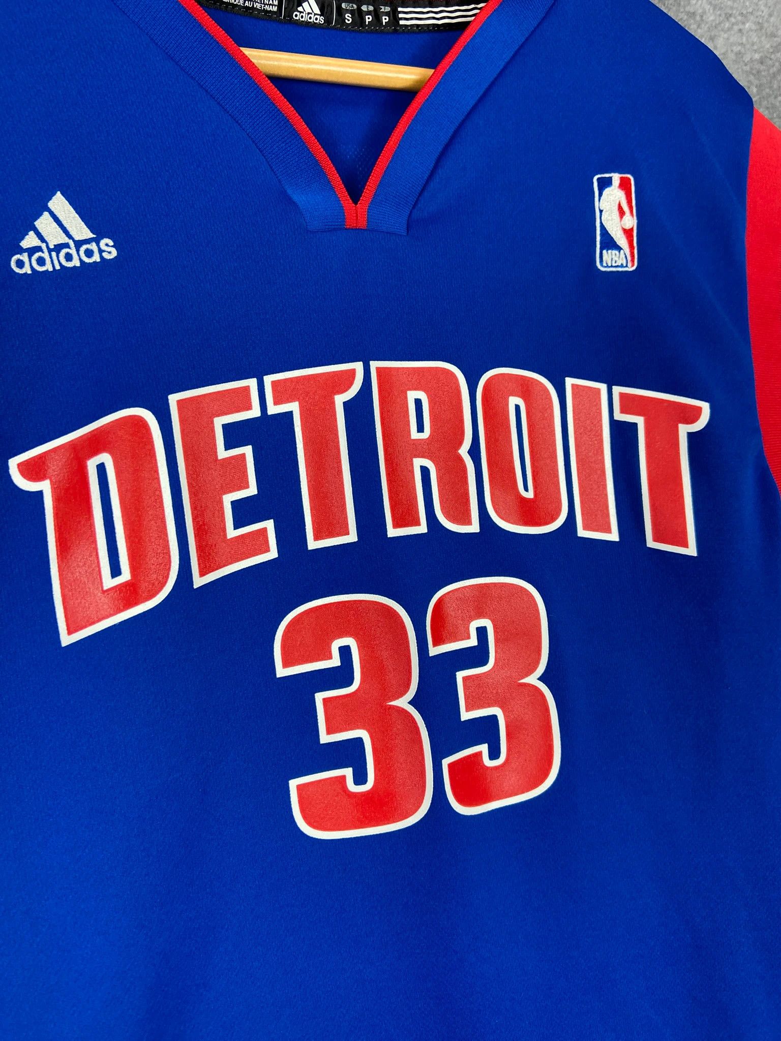 Adidas Pistons Grant Hill Jersey #33 Adidas NBA – Rare Size S Size US S / EU 44-46 / 1 - 4 Thumbnail