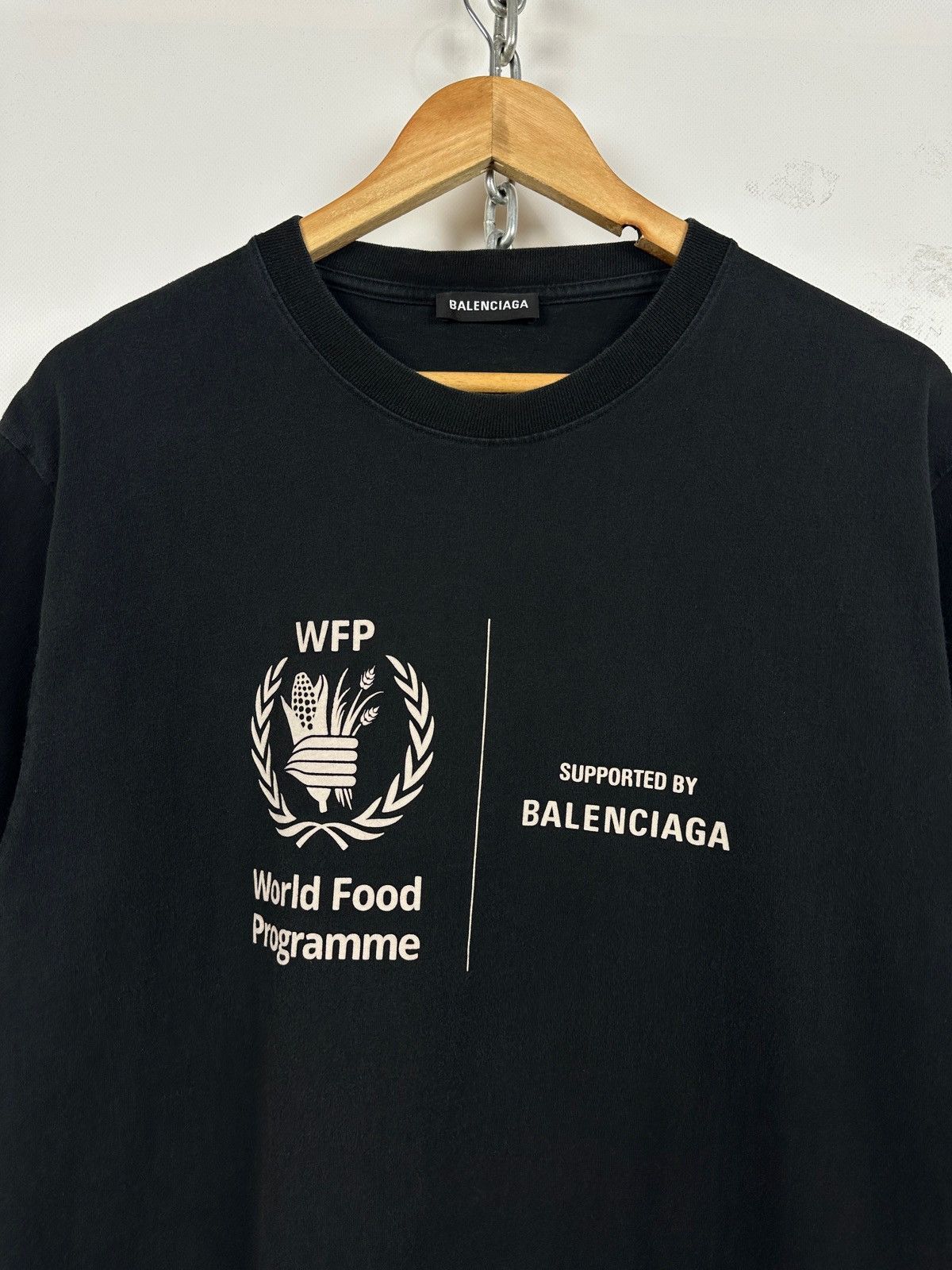 Balenciaga Balenciaga WFP World Wood Programme Supports Black T-Shirt Size US L / EU 52-54 / 3 - 13 Thumbnail