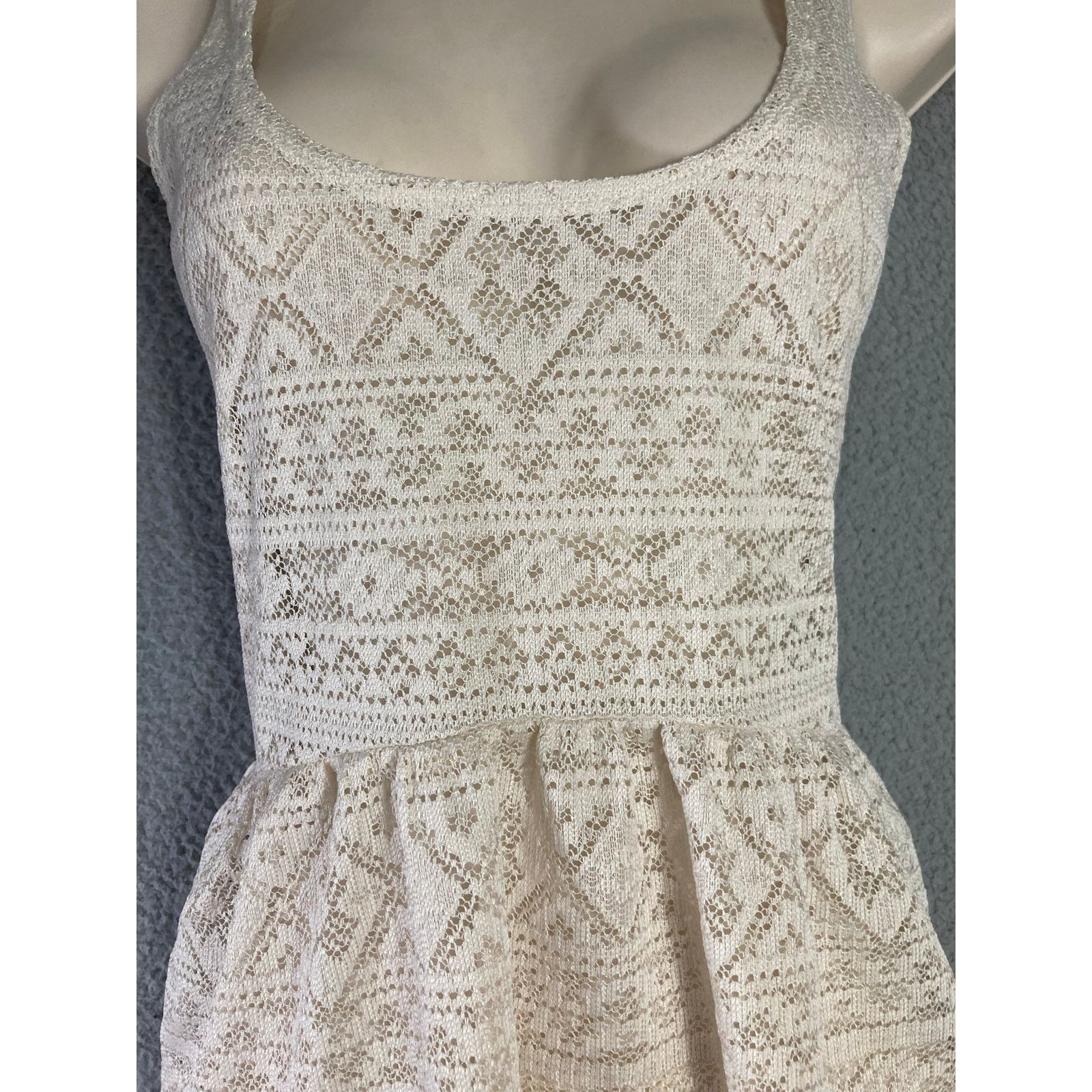 Kirra Kirra Women's XS White Crochet Sleeveless Short Summer Dress Size XS / US 0-2 / IT 36-38 - 6 Thumbnail
