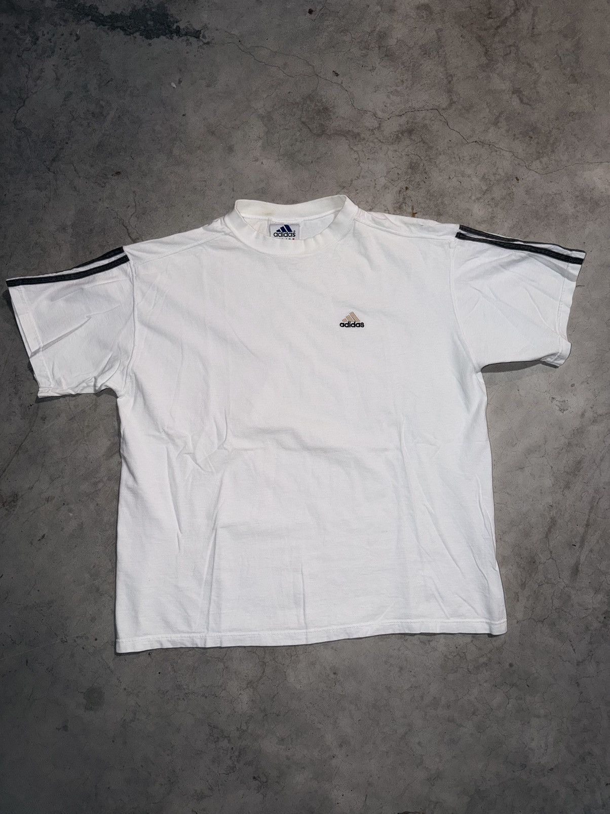 Adidas Vintage 90s Adidas Embroidered Logo T-shirt White Pink Size US L / EU 52-54 / 3 - 1 Thumbnail