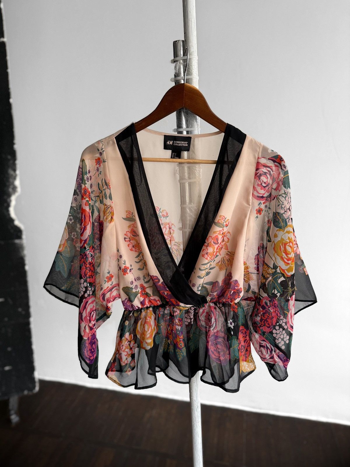 H&M H&M Conscious Sheer Floral Kimono Sleeve Peplum Blouse Top Size S / US 4 / IT 40 - 3 Thumbnail