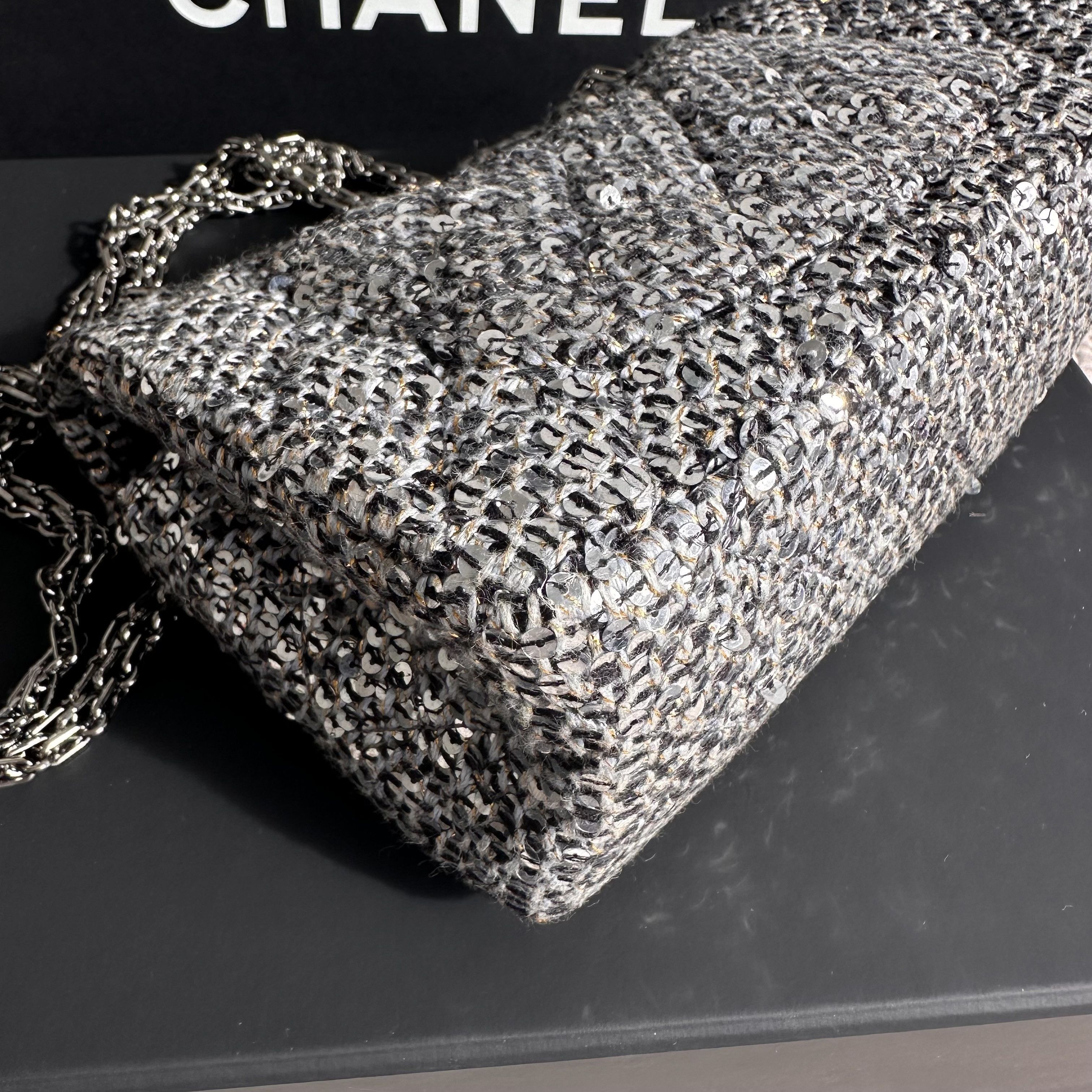 Chanel CHANEL 2.55 Reissue Mini bag in Tweed and sequins Size ONE SIZE - 9 Thumbnail