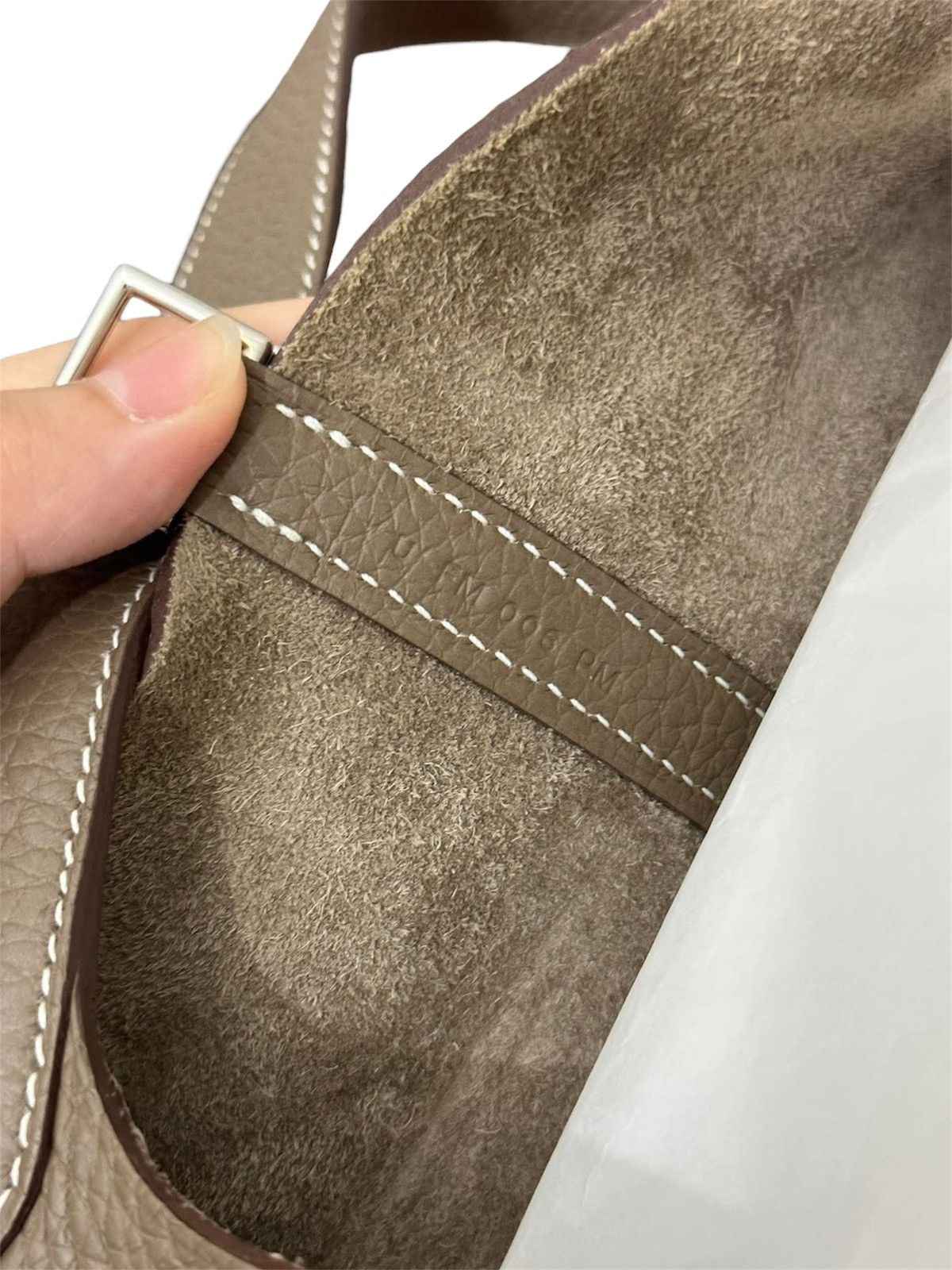 Hermes Hermes 2022 Picotin Lock 22 Bucket Handbag in Etoup Size ONE SIZE - 8 Thumbnail