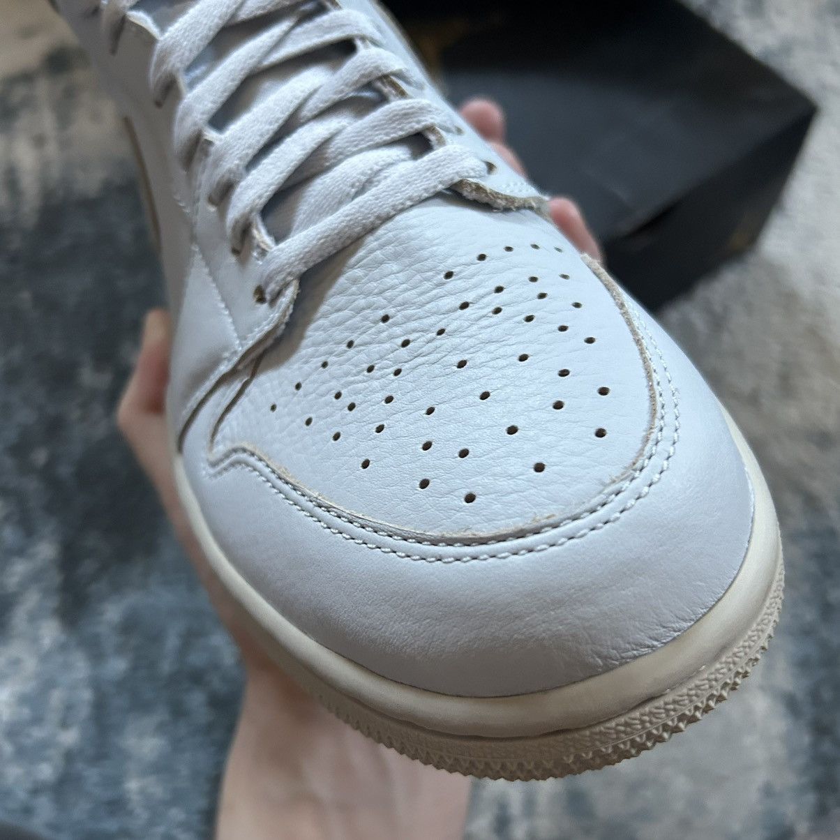 Jordan Brand AA3993-030 2018 AJ1 HiGH PREMiUM PURE PLATiNUM DESERT SAND Size US 9 / EU 42 - 8 Thumbnail