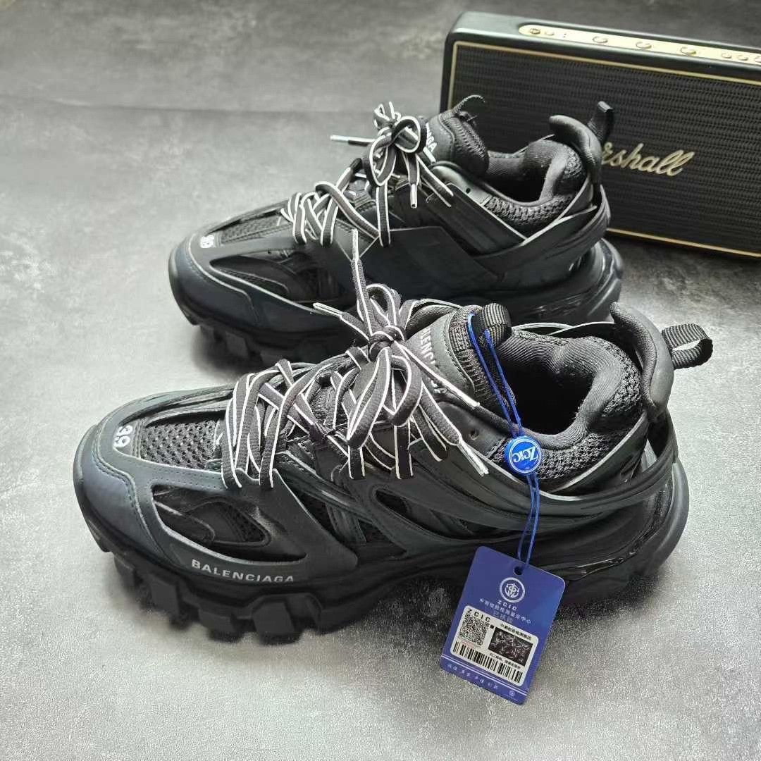 Balenciaga Balenciaga Gold Lowtop Sneakers 39 Men Size US 6.5 / EU 39-40 - 1 Thumbnail