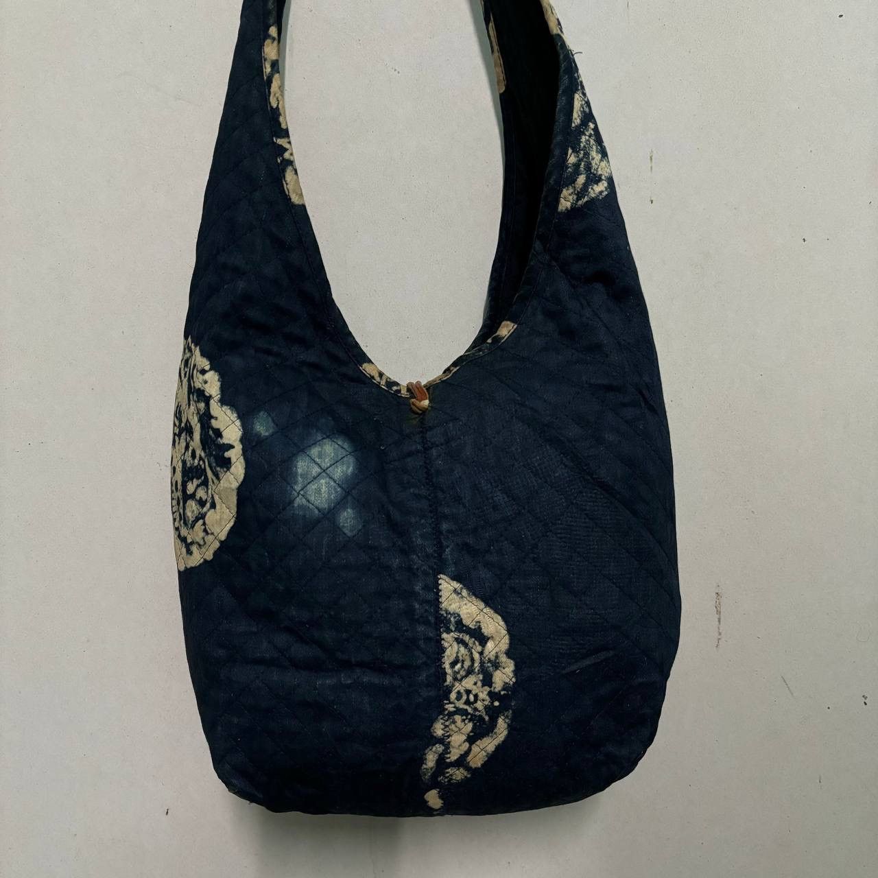 45rpm Vtg 45R 45rpm Quilted Indigo Batik Hobo Bag Made in Japan Size ONE SIZE - 4 Thumbnail