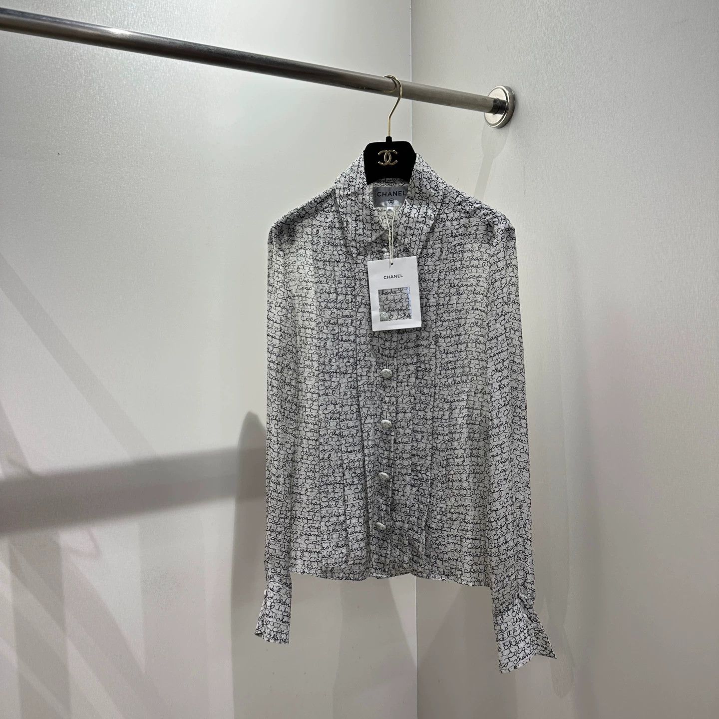 Chanel Chanel may155 22C Logo Printed Silk Long Sleeve Shirt 34 Size XS / US 0-2 / IT 36-38 - 1 Thumbnail