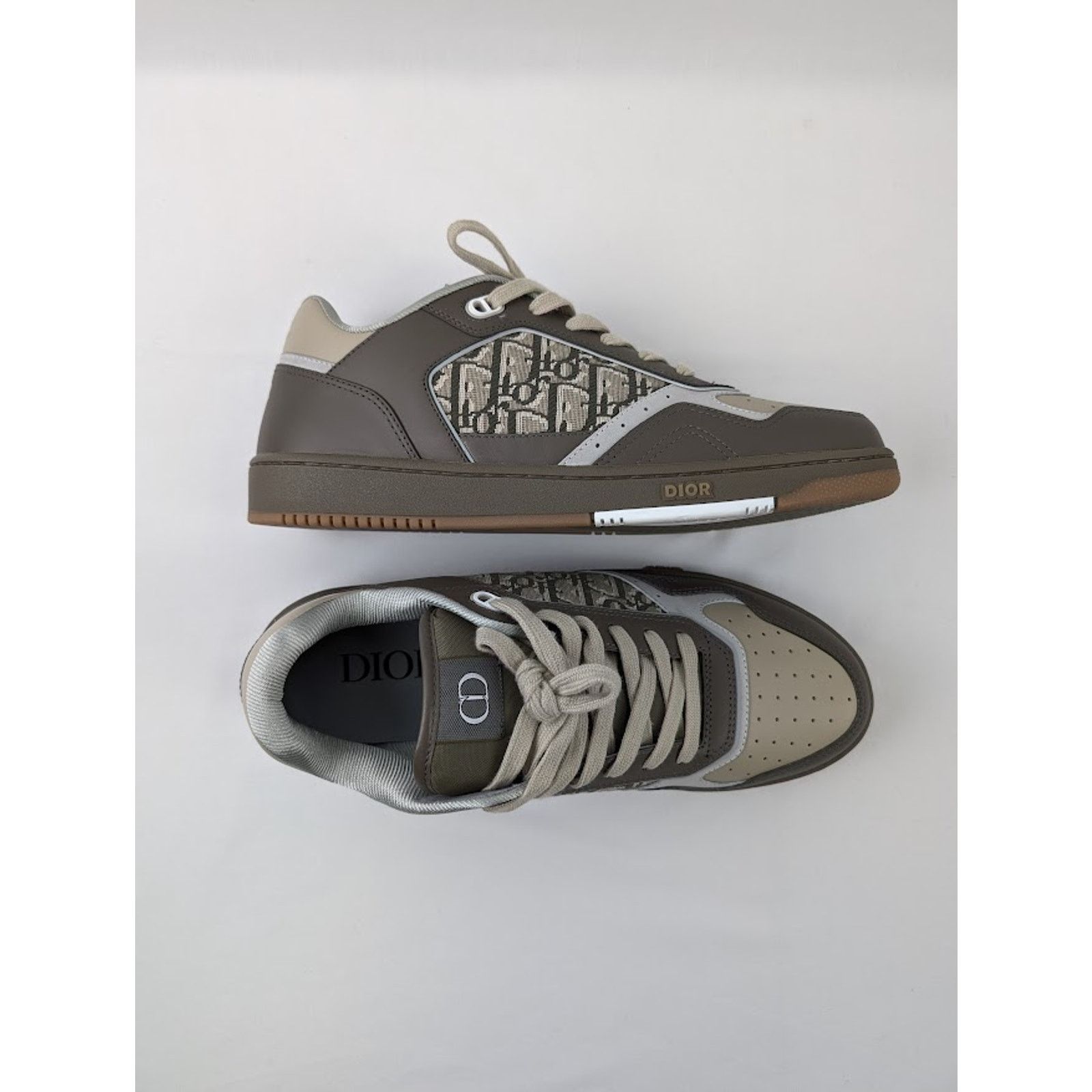 Dior o1rshd1 M-B27 LT Calfskin Sneaker in Green/Beige Size US 9 / EU 42 - 1 Thumbnail