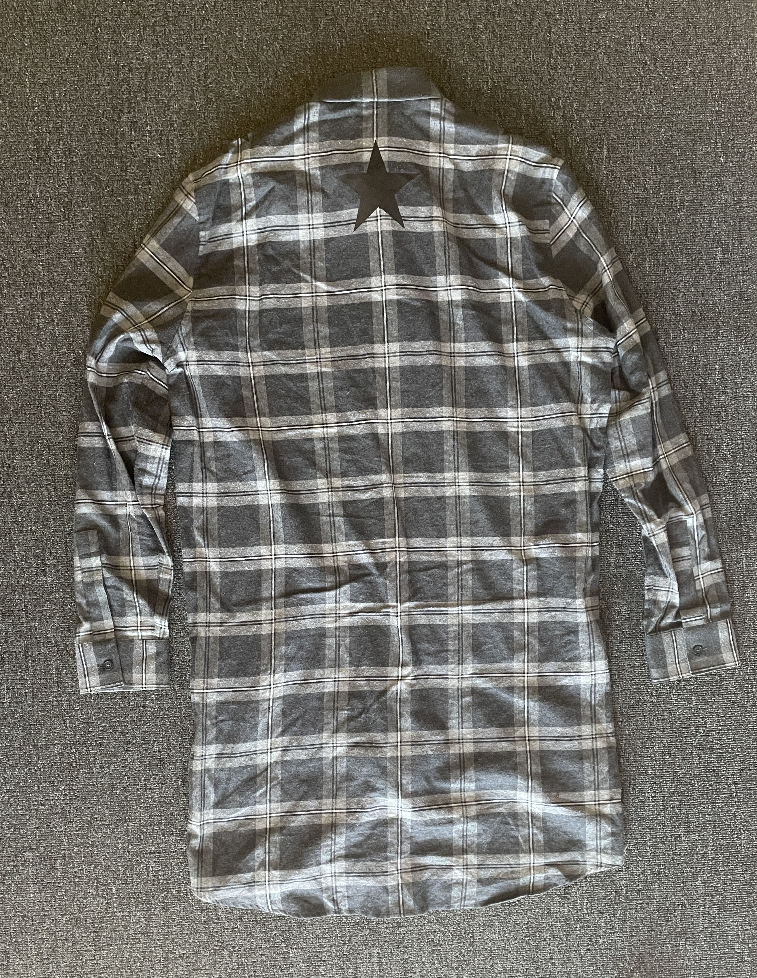 Givenchy Givenchy men's star long shirt size 38/L Size US L / EU 52-54 / 3 - 4 Thumbnail