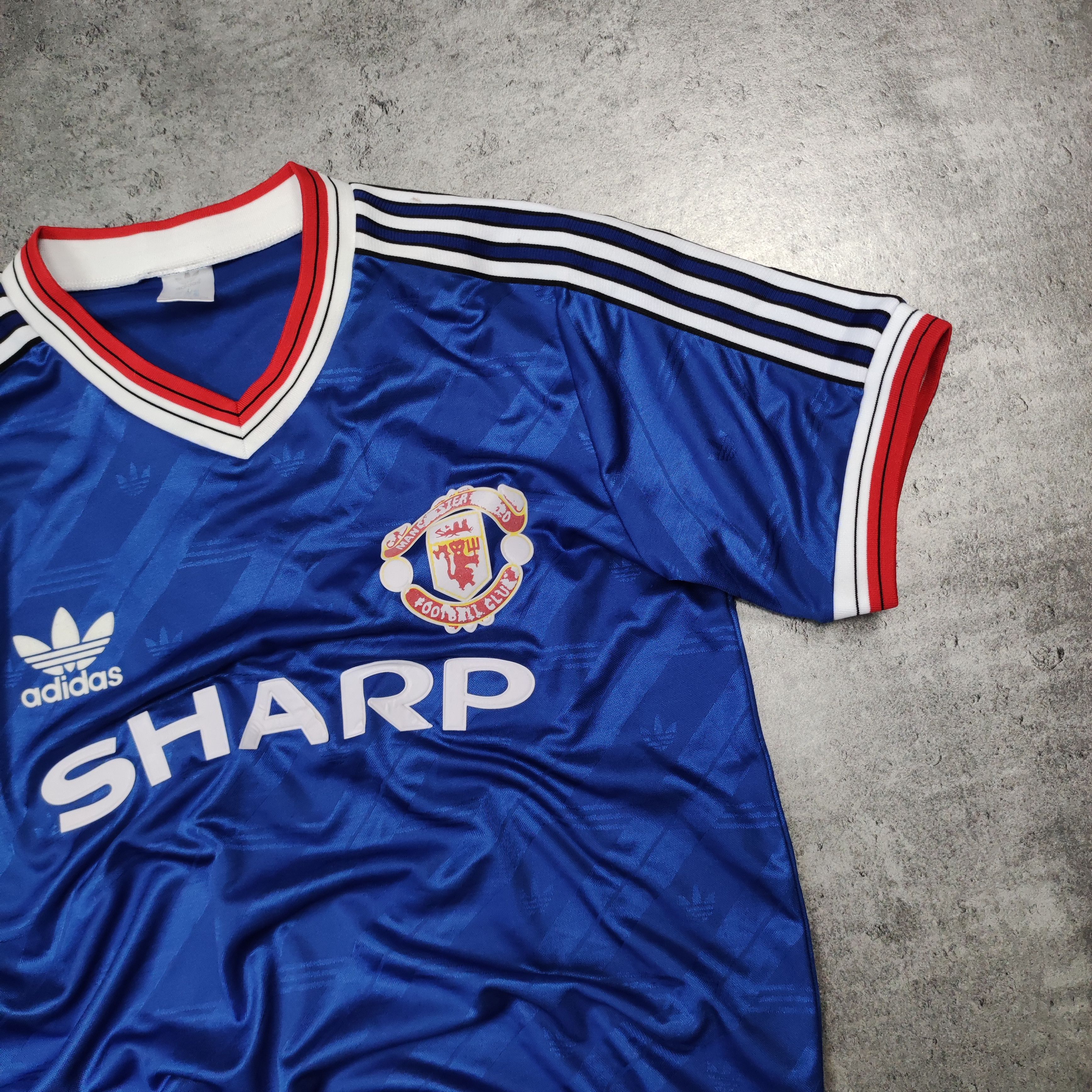 Vintage Vintage RARE Manchester United x Adidas 1992 Football Kit Size US L / EU 52-54 / 3 - 3 Thumbnail