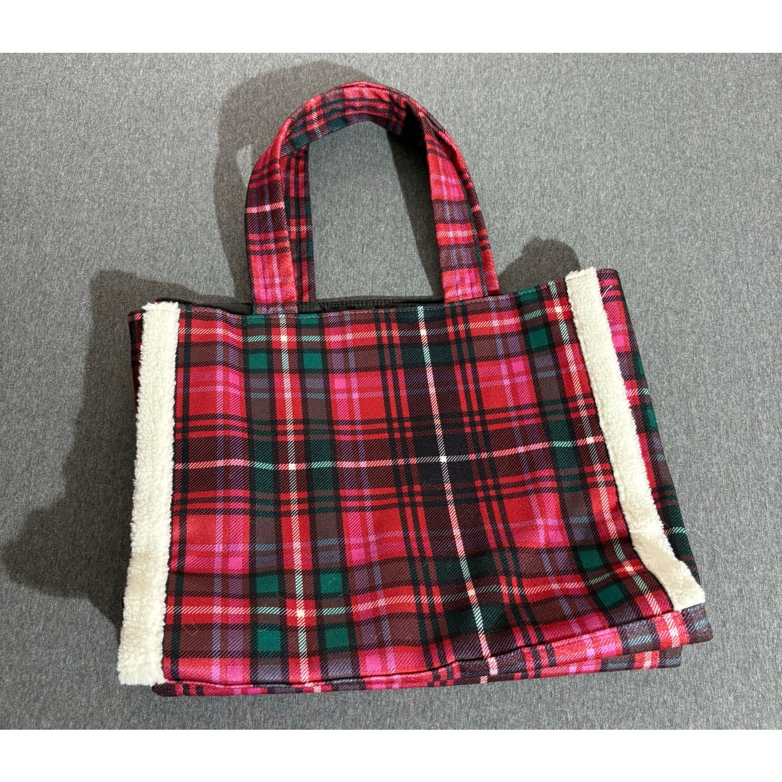 Victoria's Secret Victorias Secret | Tote Bag Fur Logo Holiday Limited Edition Size ONE SIZE - 2 Thumbnail