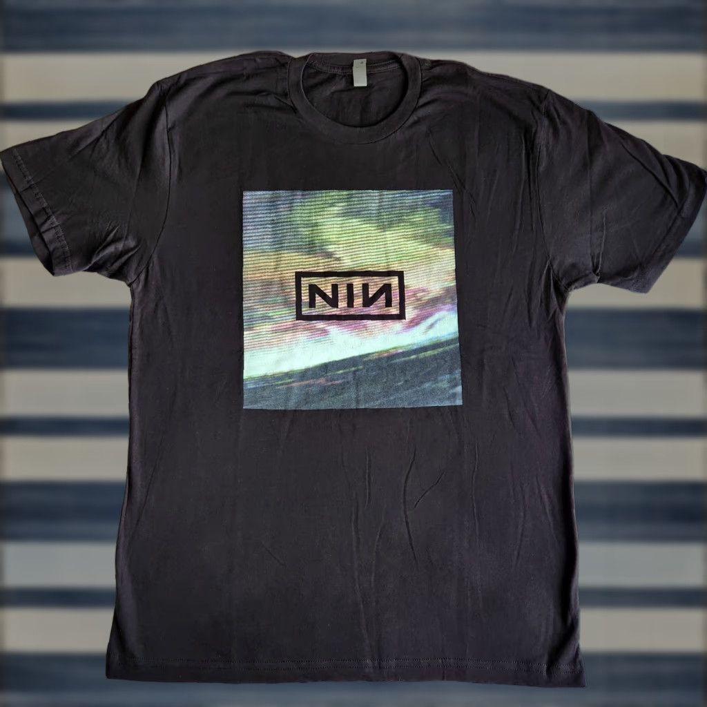 Next Level NIN Nine Inch Nails Hot Topic Waves Box Logo Rock Band Black Lrg Graphic T-Shirt Mens Large Cotton 50/50 Graphic Print 90s Music Rock Shirt Size US L / EU 52-54 / 3 - 1 Thumbnail