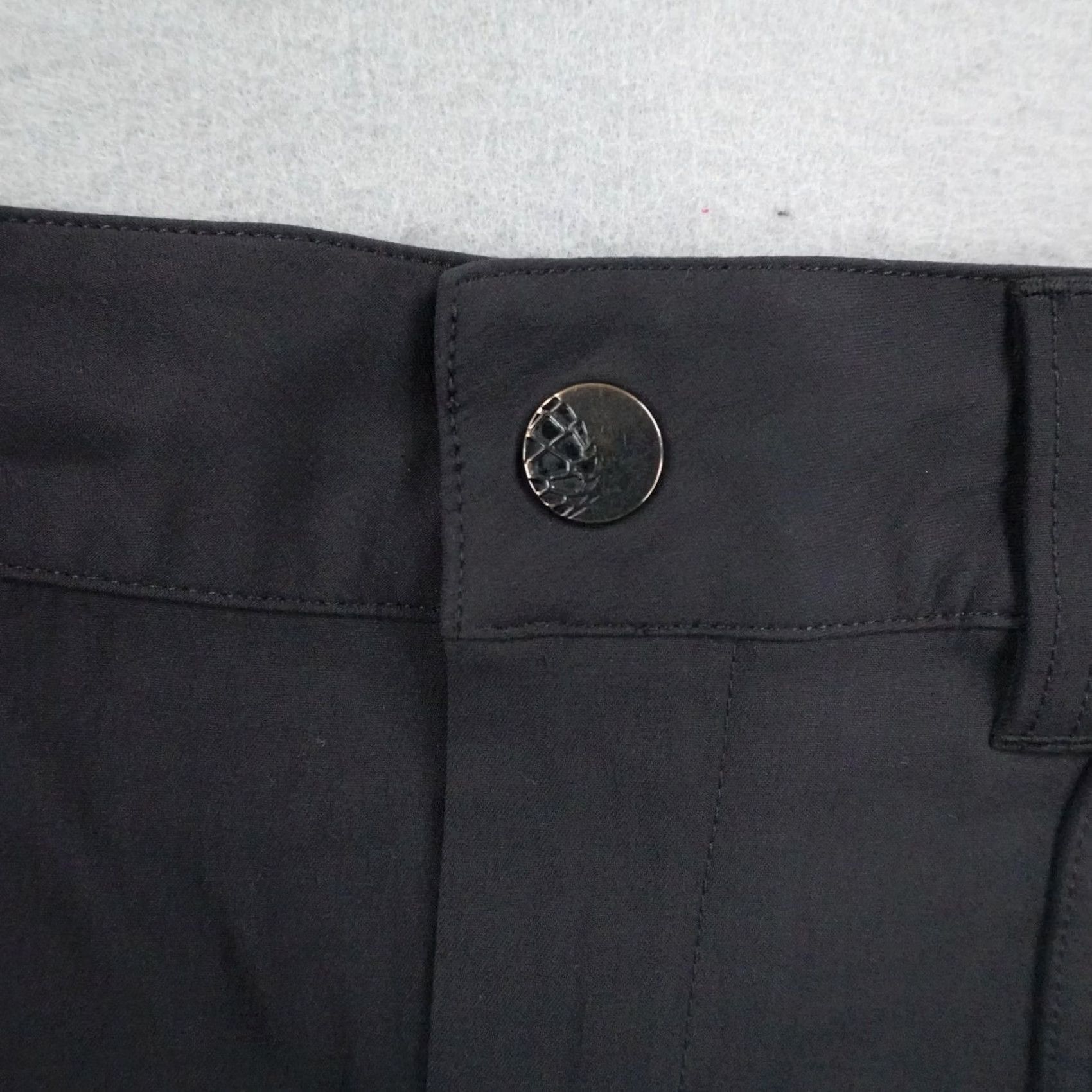 Vintage Stio Shorts Womens 4 Black Chino Lightweight Stretch Hiking Trail Quick Dry Flex Size 27" / US 4 / IT 40 - 2 Thumbnail