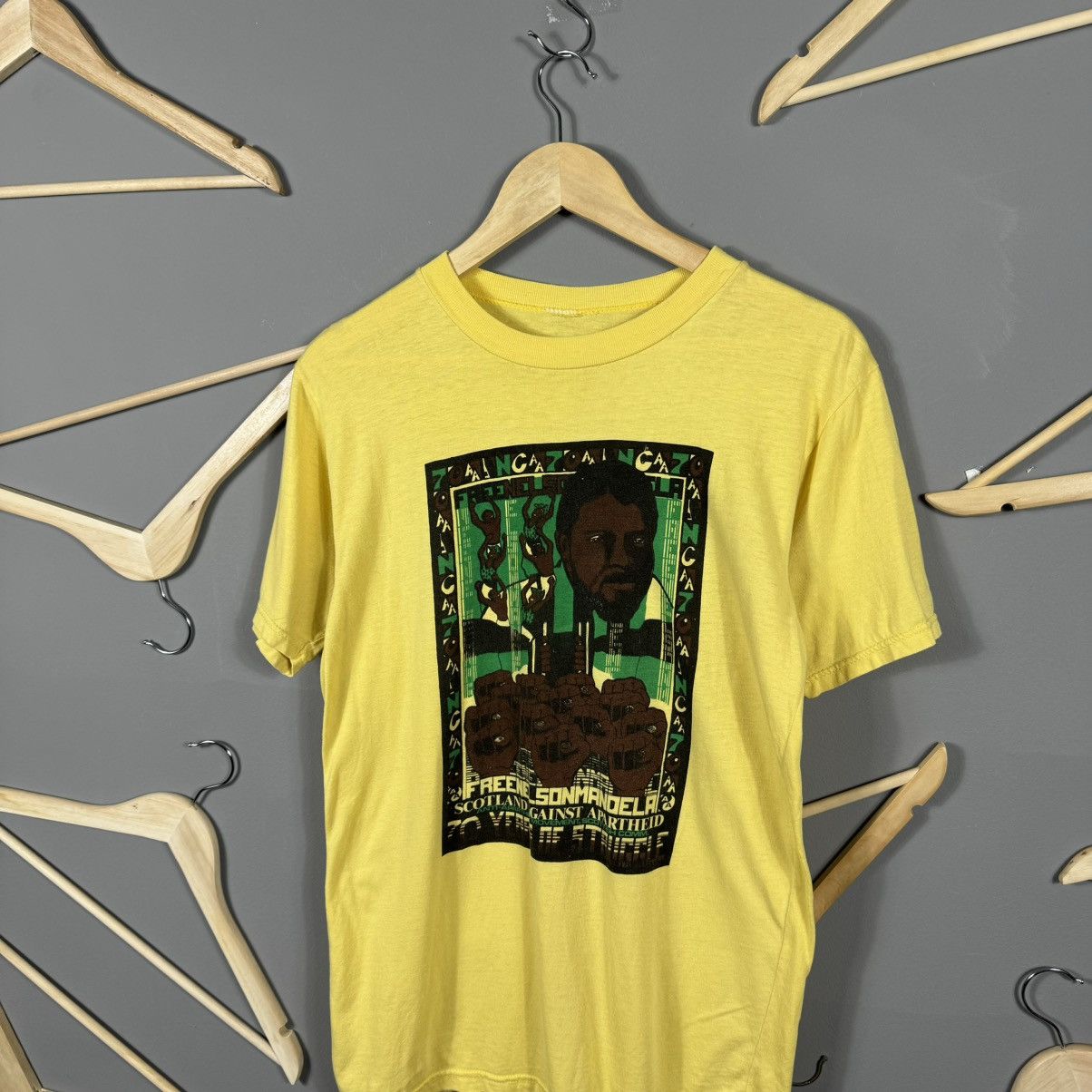 Vintage Vintage 80s Free Nelson Mandela T-shirt Size US M / EU 48-50 / 2 - 4 Thumbnail