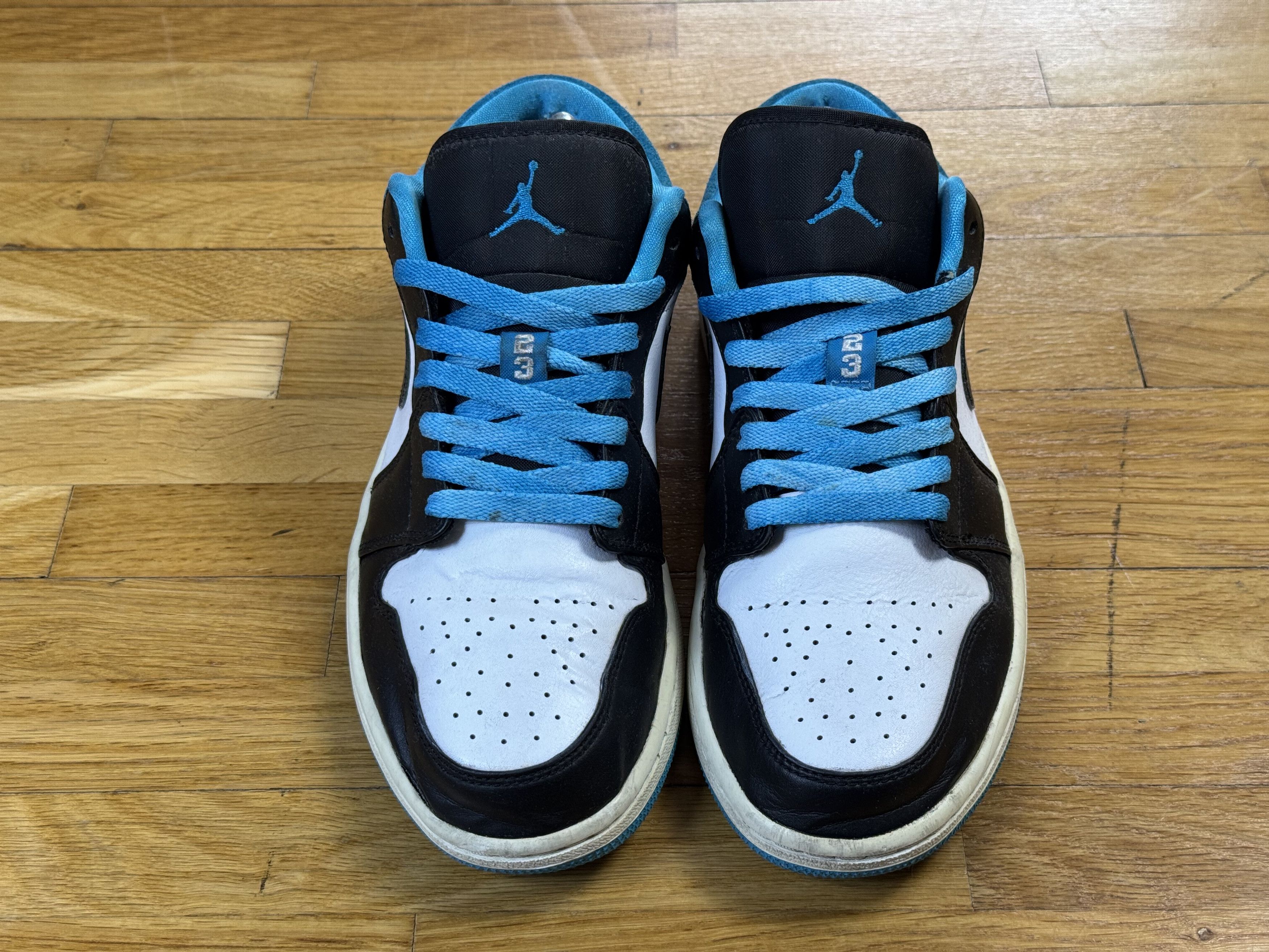 Nike Shoe NIKE AIR JORDAN 1 Low SE Size US 8.5 / EU 41-42 - 3 Thumbnail