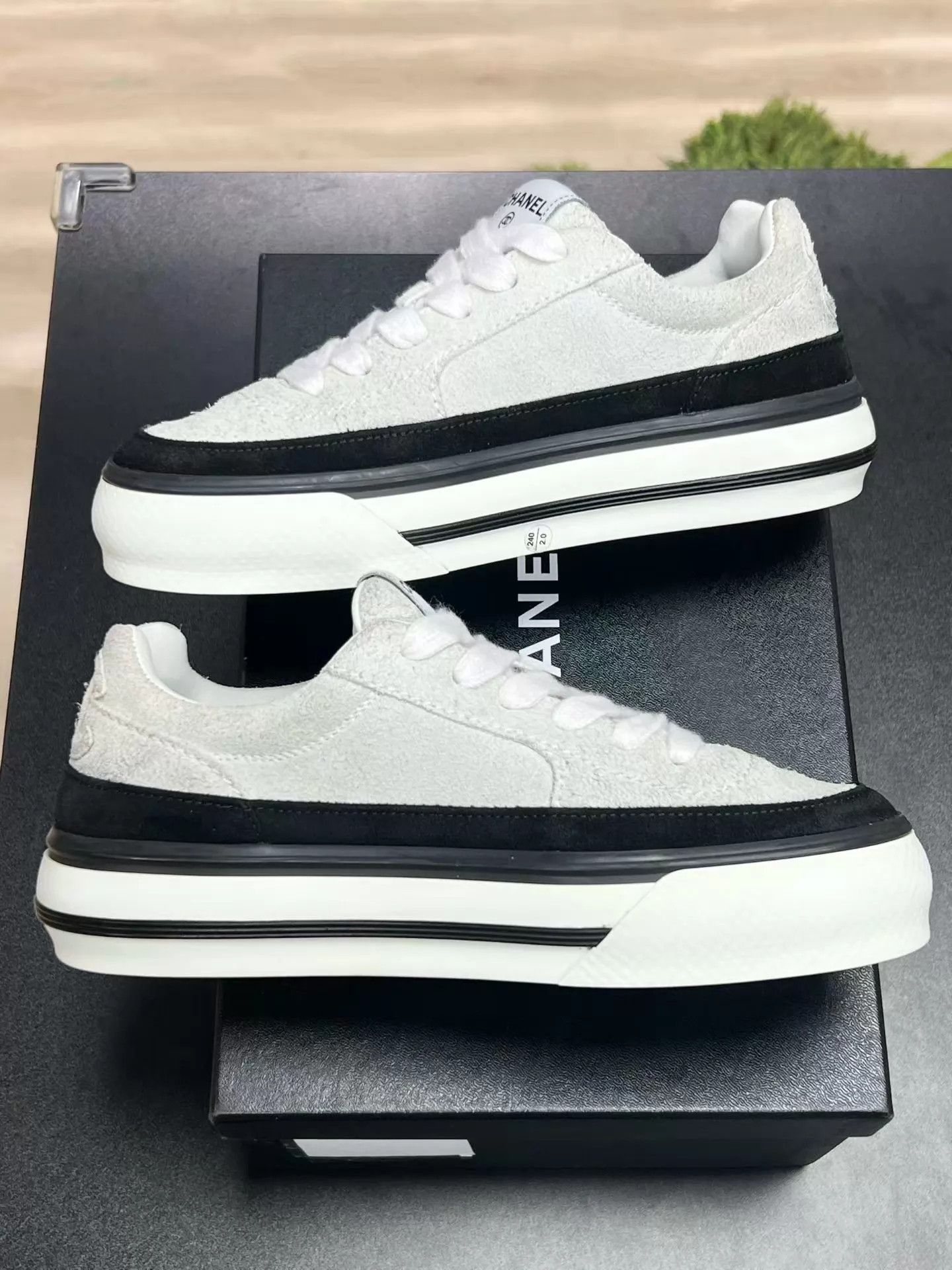 Chanel CHANEL Gray Black Low-Top Sneakers 38.5 Mint with Box Size US 8 / IT 38 - 6 Thumbnail