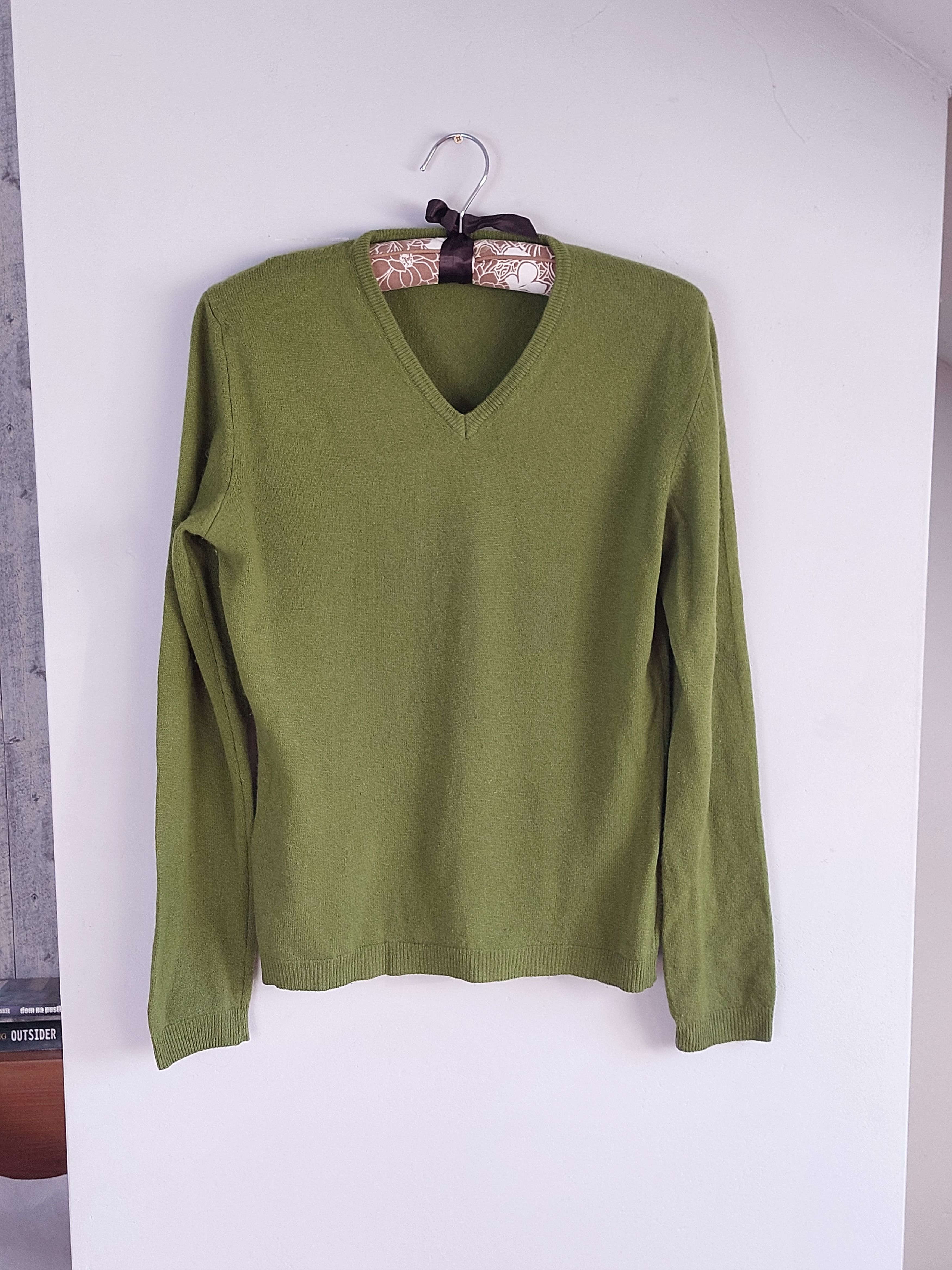 United Colors Of Benetton UNITED COLORS OF BENETTON wool V-neck Sweater Embroidered Size M / US 6-8 / IT 42-44 - 1 Thumbnail