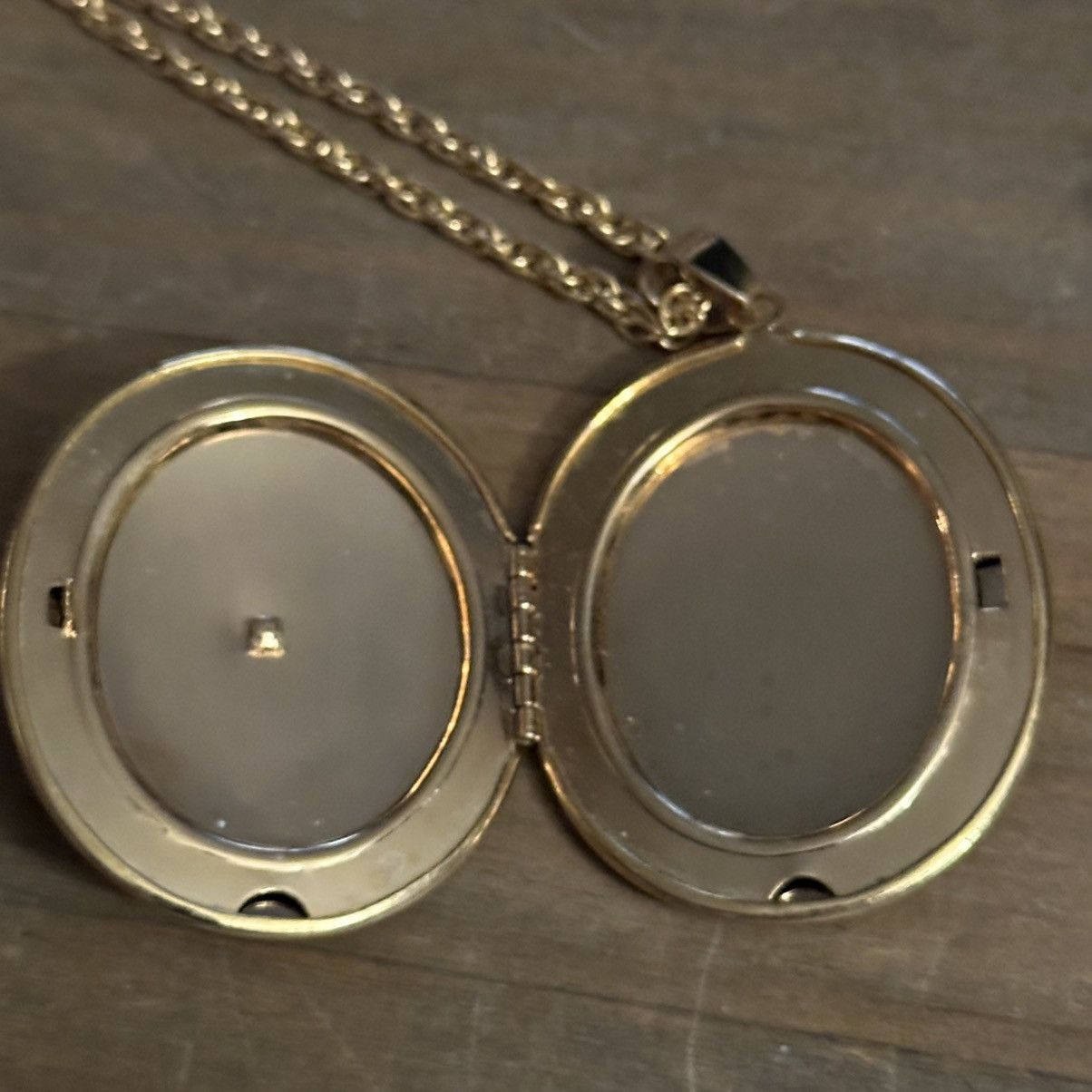 Vintage Vintage gold tone oval filigree locket pendant necklace Size ONE SIZE - 5 Thumbnail