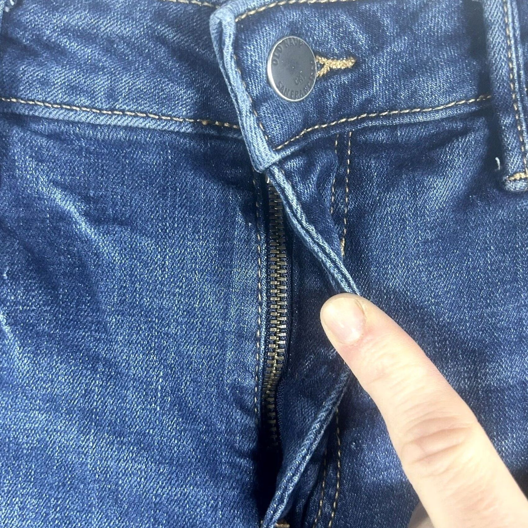 Old Navy Old Navy Rockstar Super Skinny High Rise Jeans Sz 6 Secret Slim Pockets Raw Hem Jeans Women Regular Blue Medium Denim Slim Button 6 Size 28" / US 6 / IT 42 - 7 Thumbnail
