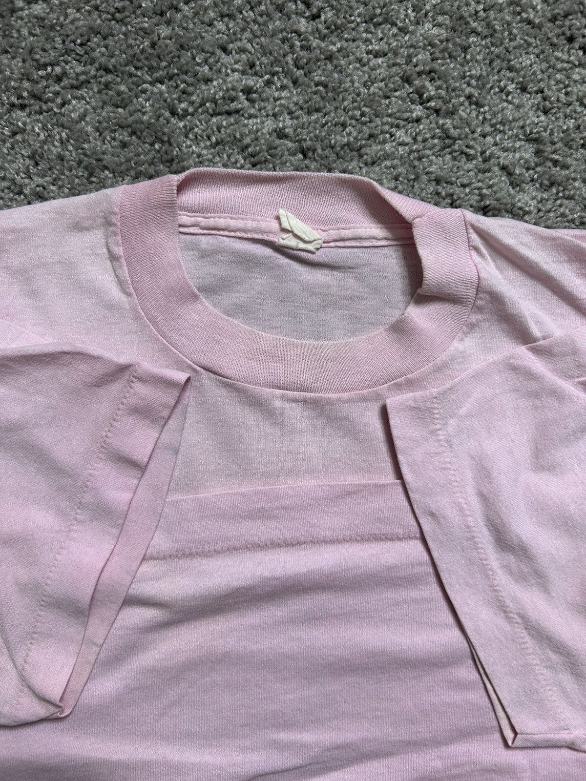 Vintage Vintage 90s Picasso Love a Nurse Pink Art Tee Flowers Single Size US L / EU 52-54 / 3 - 6 Thumbnail