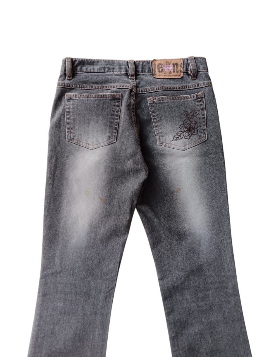 Designer G. Jon flower tattoo flare jeans Size US 28 / EU 44 - 7 Thumbnail