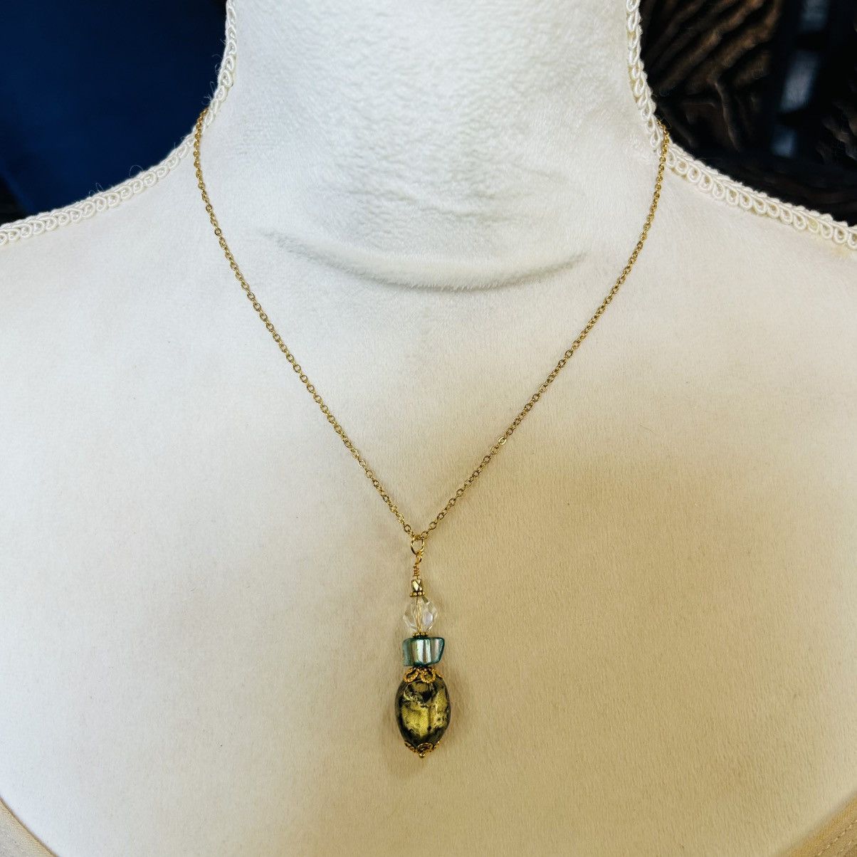 Handmade Handcrafted vintage bead crystal drop pendant necklace Size ONE SIZE - 3 Thumbnail
