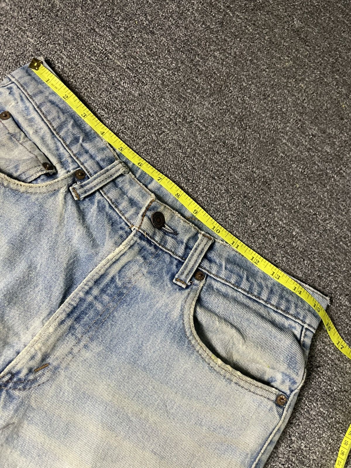 Vintage LEVIS Fashion Ripped Jeans (83)