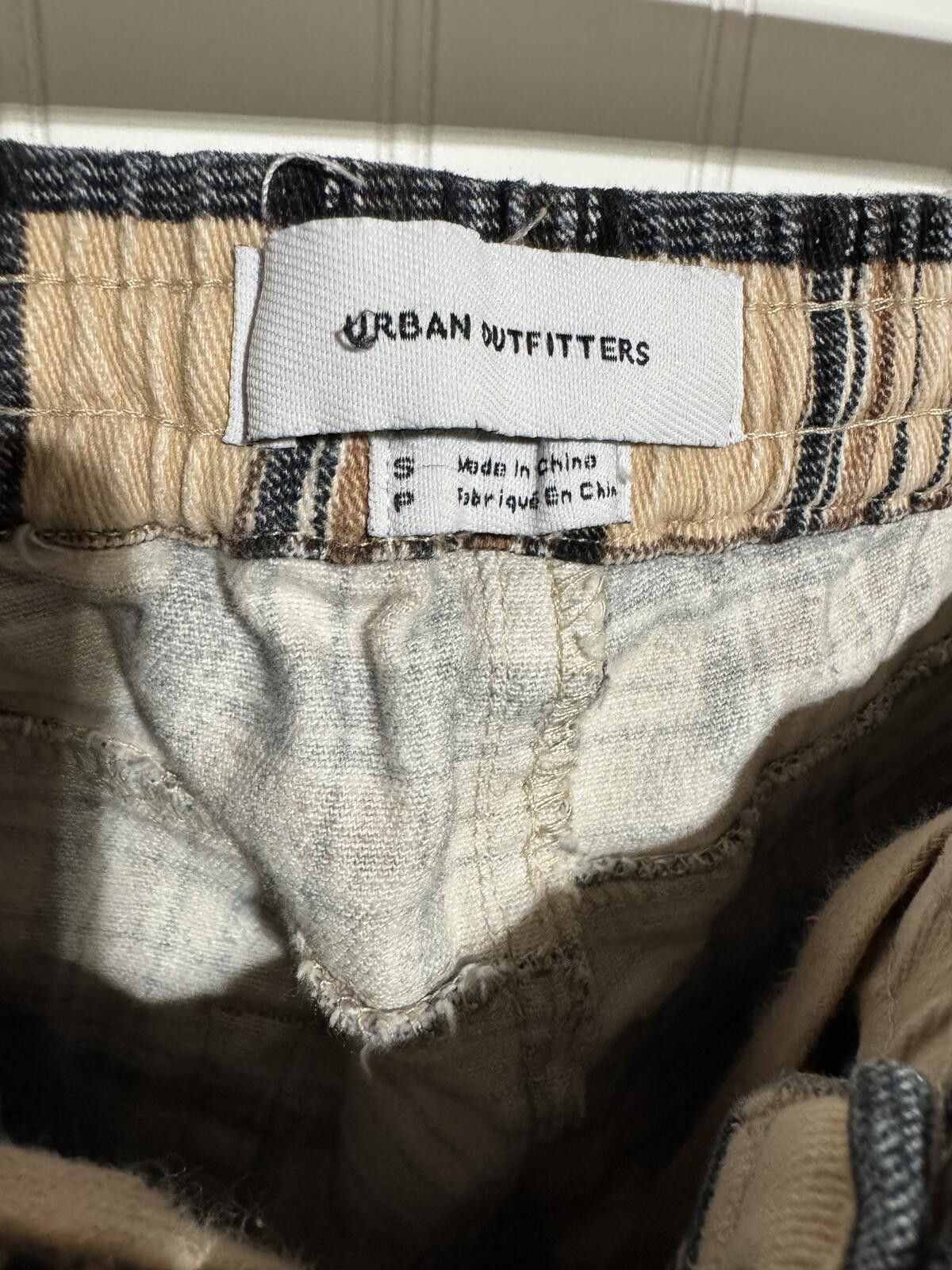 Urban Outfitters Urban Outfitters Beige and Black Plaid Stretch Pants Size S Size 28" / US 6 / IT 42 - 3 Thumbnail