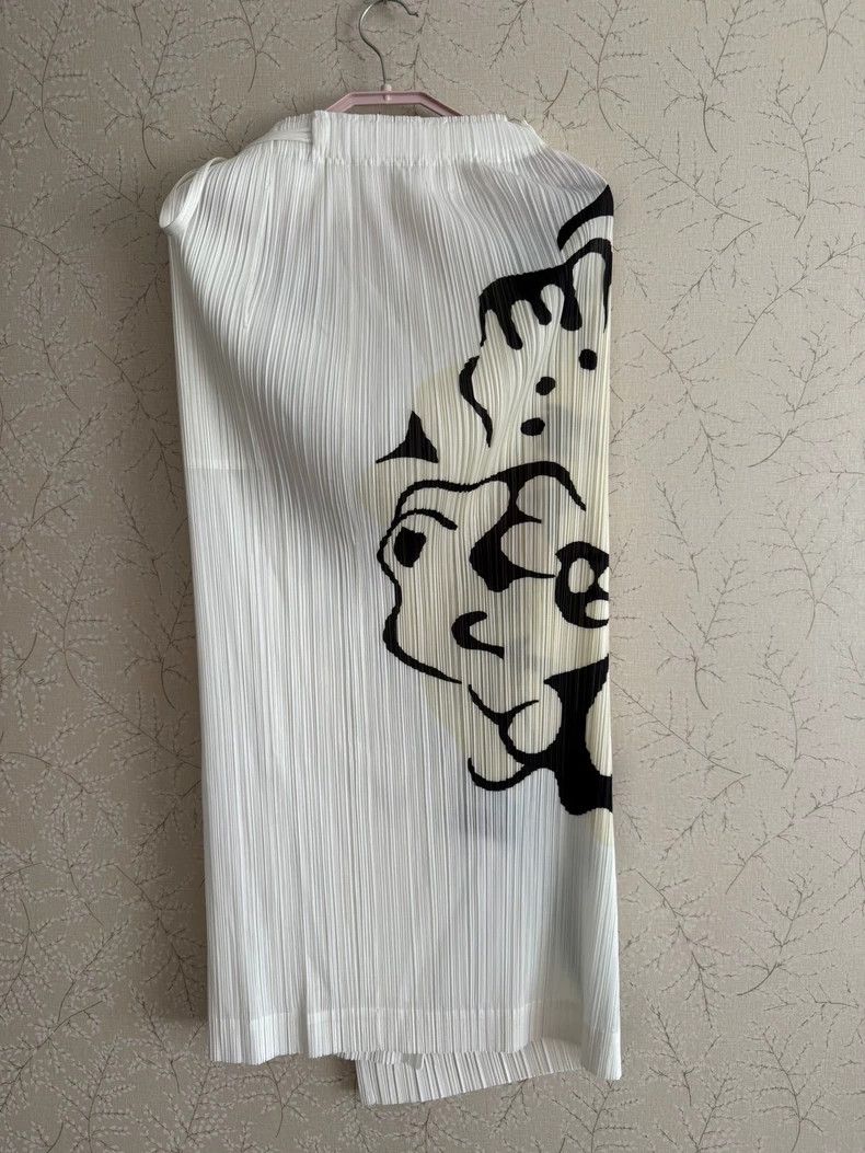 Issey Miyake Issey Miyake size:3 White pleated skirt Size 42" / US 20 - 2 Thumbnail