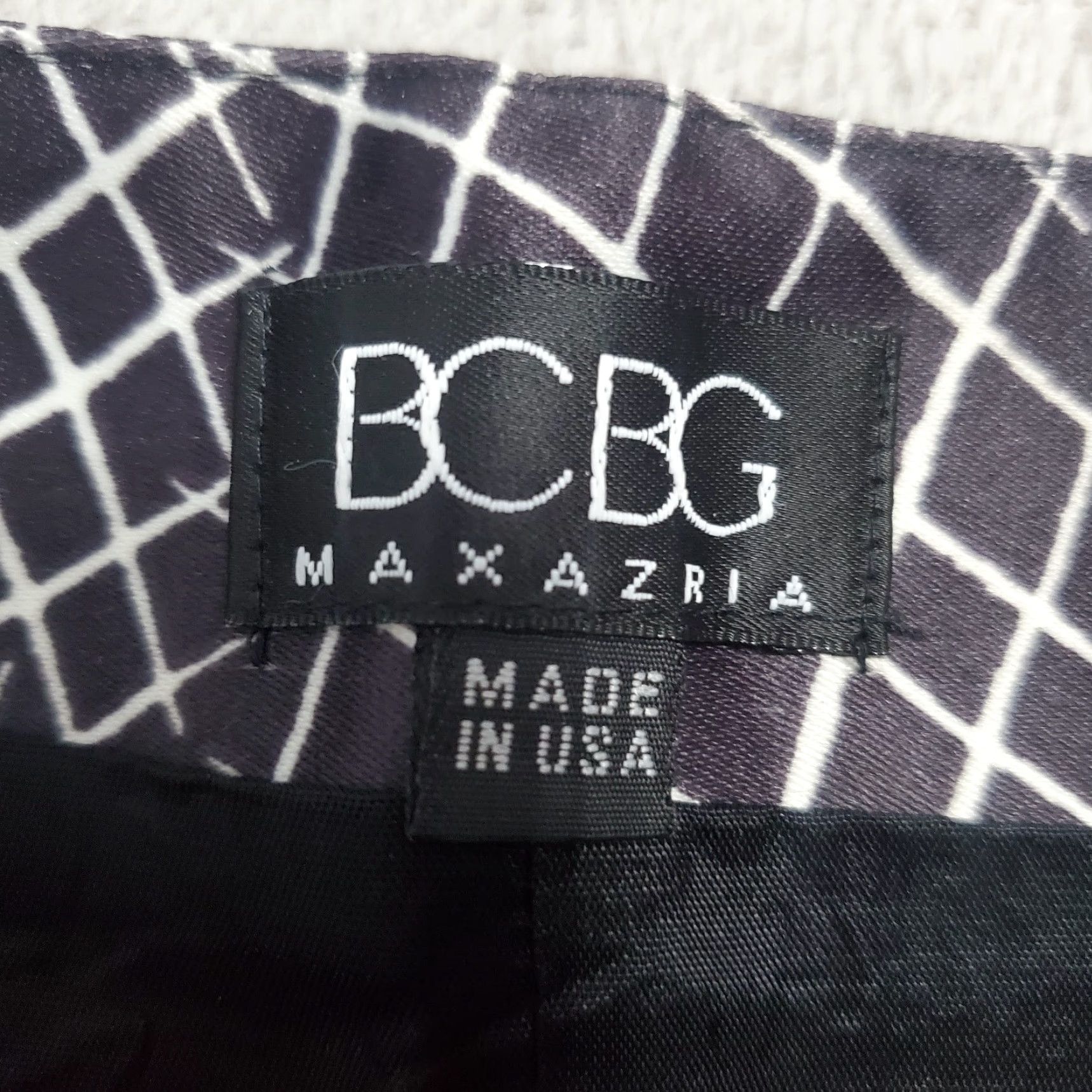 Bcbgmaxazria BCBGMAXAZRIA Skirt Women 8 Black White Geo Print Microfiber Side Zip Mini Lined Size 30" / US 8 / IT 44 - 3 Thumbnail